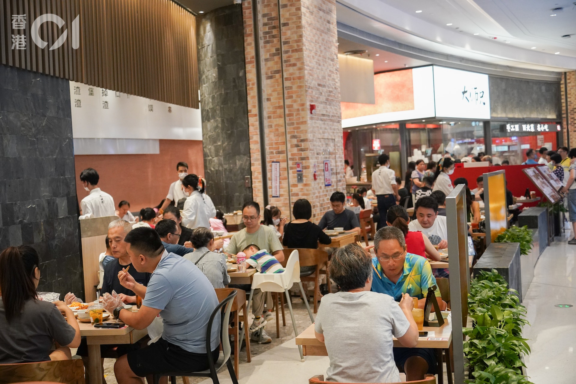 深圳卓悅中心布局分,其餐廳集中在東區,包攬多間不同菜式餐廳,吸引大批港人北上覓食。(林靄怡攝) 深圳卓悅中心布局分,其餐廳集中在東區,包攬多間不同菜式餐廳,吸引大批港人北上覓食。(林靄怡攝)