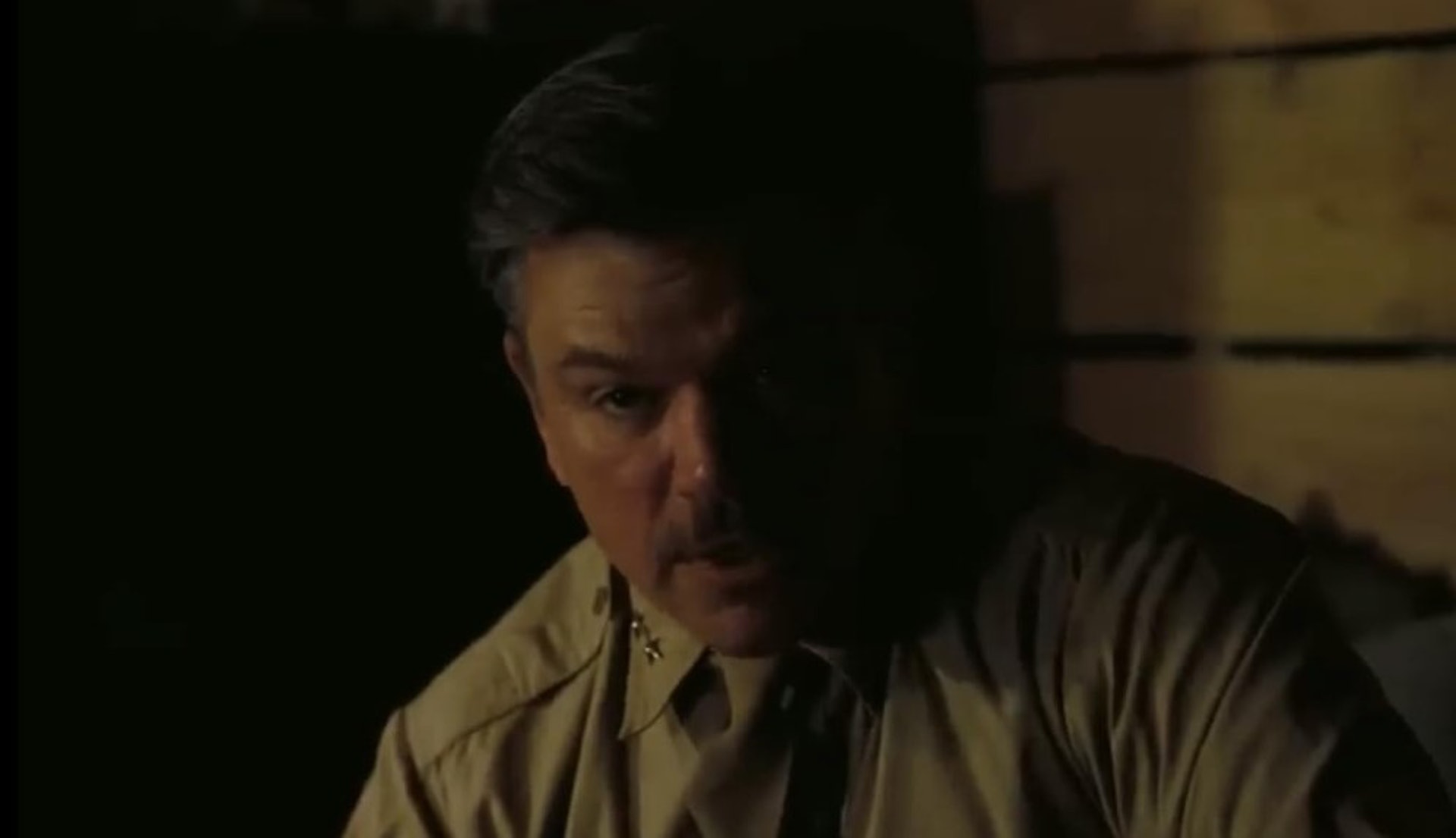 麥迪文於《奧本海默》裡飾演萊斯利格羅夫斯，是美國陸軍工兵部隊中一位傑出且備受重用的軍官。（《奧本海默》電影劇照）