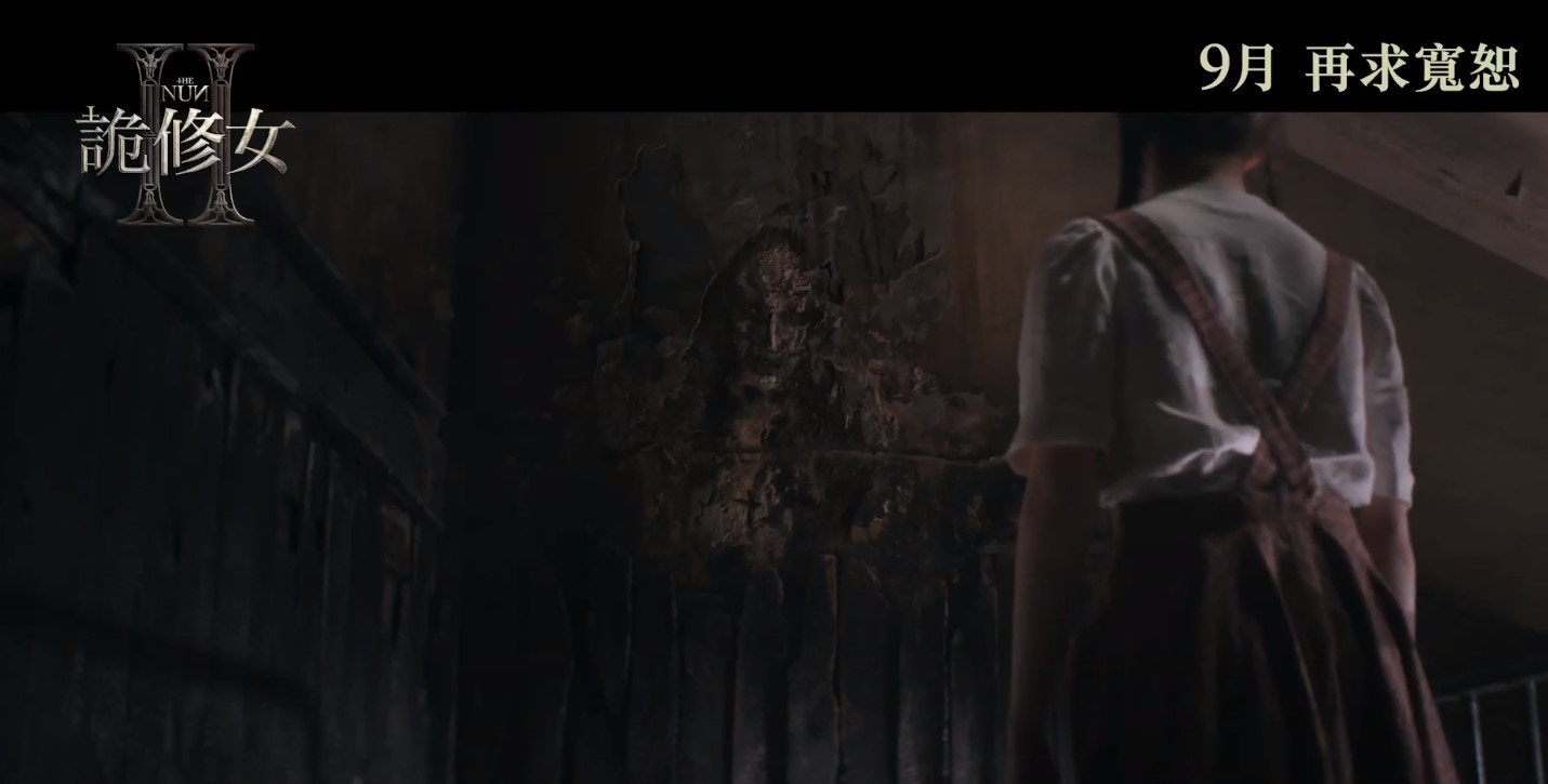 今集詭修女出現在一所女校中,被一眾寄宿女學生發現。(《詭修女II》預告截圖) 今集詭修女出現在一所女校中,被一眾寄宿女學生發現。(《詭修女II》預告截圖)