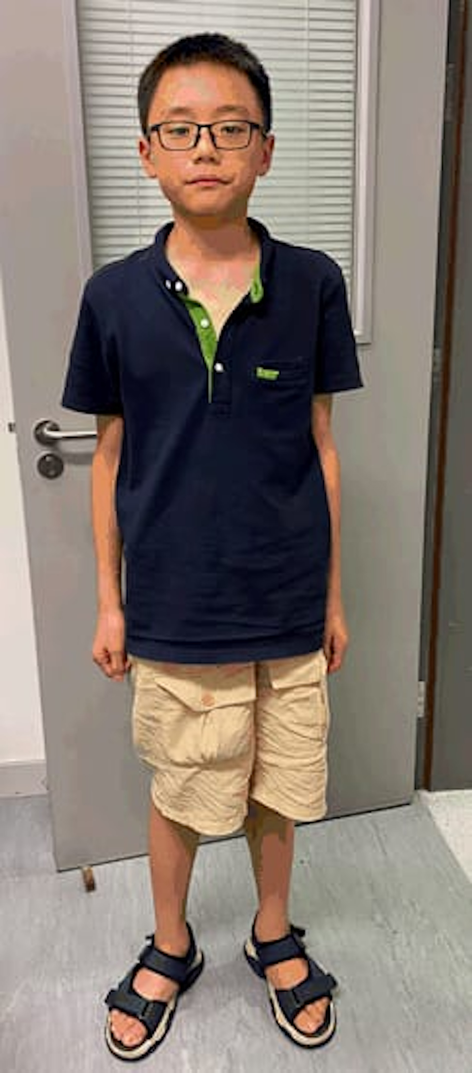 男童陳泓儒,年齡12歲,身高1.45米,體重約35公斤,瘦身材,尖面型,黃皮膚,蓄短黑直髮。警方呼籲男童的親人或有資料提供的市民,盡快與任何一間警署聯絡。(警方提供) 男童陳泓儒,年齡12歲,身高1.45米,體重約35公斤,瘦身材,尖面型,黃皮膚,蓄短黑直髮。警方呼籲男童的親人或有資料提供的市民,盡快與任何一間警署聯絡。(警方提供)