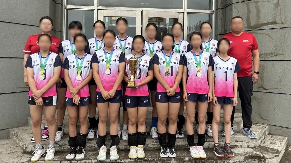 黑龍江中學體育館屋頂坍塌 死傷者剛奪省學運會排球賽亞軍 黑龍江中學體育館屋頂坍塌 死傷者剛奪省學運會排球賽亞軍