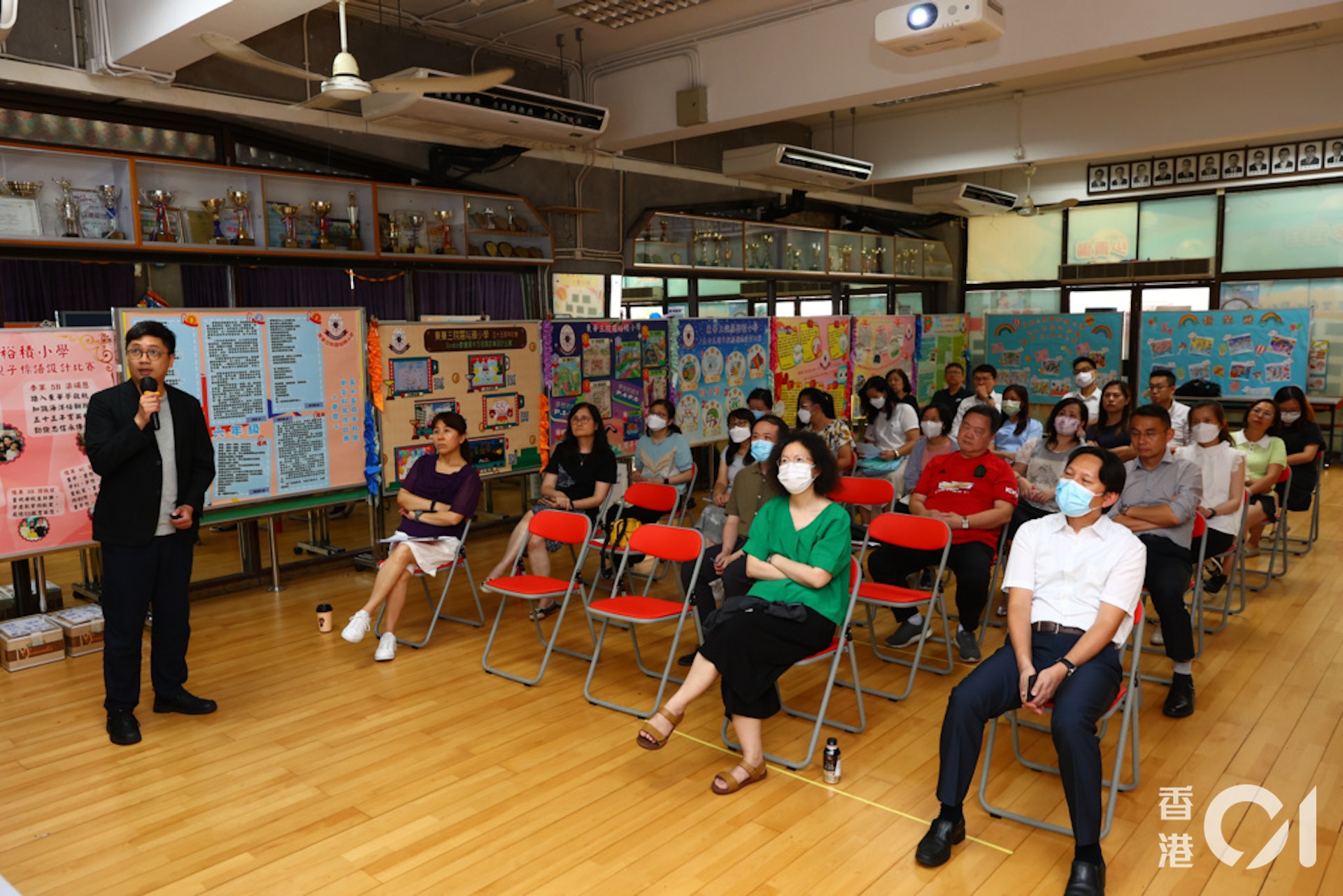 《香港01》早前為東華三院羅裕積小學舉辦教師媒體及資訊素養講座,並由前線編輯主持。(鄭子峰攝) 《香港01》早前為東華三院羅裕積小學舉辦教師媒體及資訊素養講座,並由前線編輯主持。(鄭子峰攝)