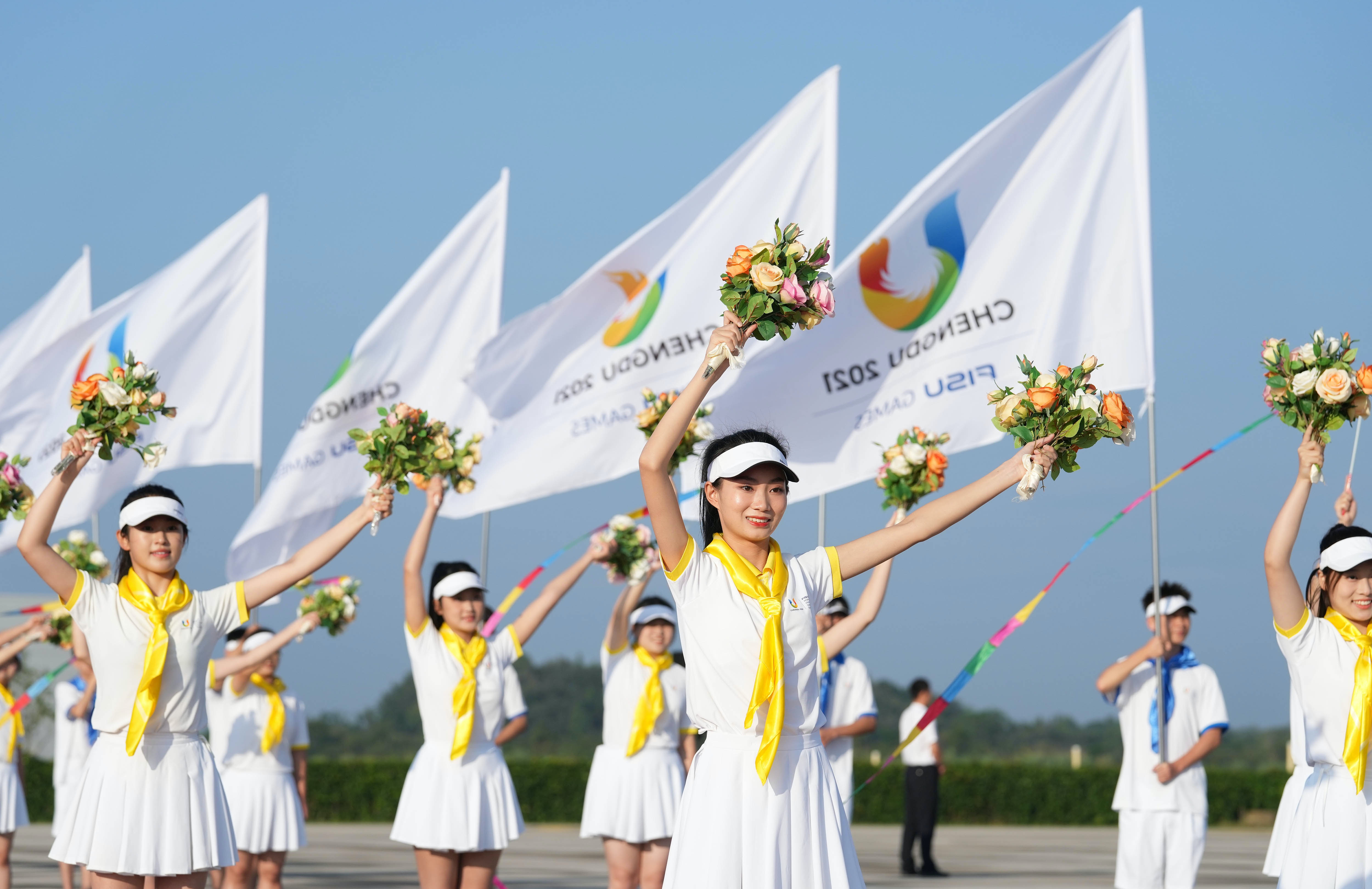 7月28日中午，國家主席習近平和夫人彭麗媛在四川省成都市金牛賓館舉行宴會，歡迎出席成都第31屆世界大學生夏季運動會開幕式的國際貴賓。（新華社）