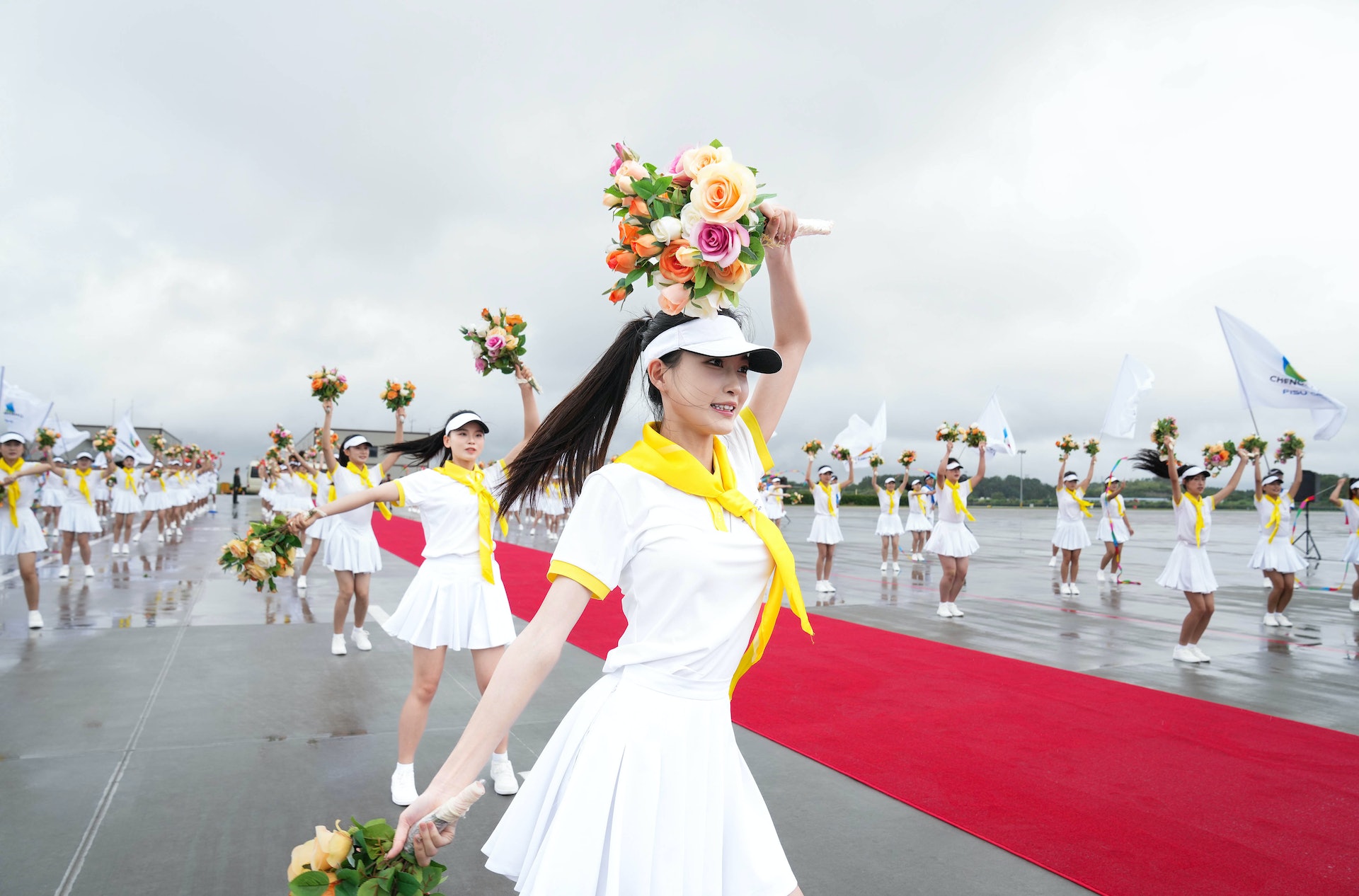 7月28日中午,國家主席習近平和夫人彭麗媛在四川省成都市金牛賓館舉行宴會,歡迎出席成都第31屆世界大學生夏季運動會開幕式的國際貴賓。(新華社) 7月28日中午,國家主席習近平和夫人彭麗媛在四川省成都市金牛賓館舉行宴會,歡迎出席成都第31屆世界大學生夏季運動會開幕式的國際貴賓。(新華社)