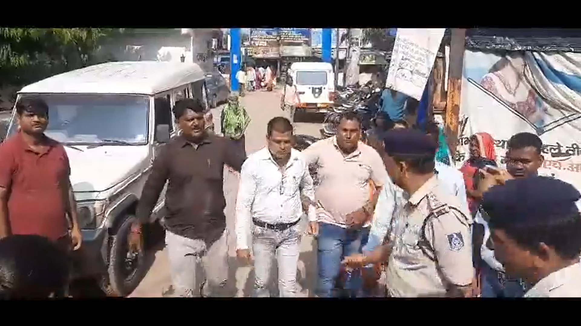 印度稅務員索賄遭人贓並獲當場把鈔票生吞警察：給我嘔出來