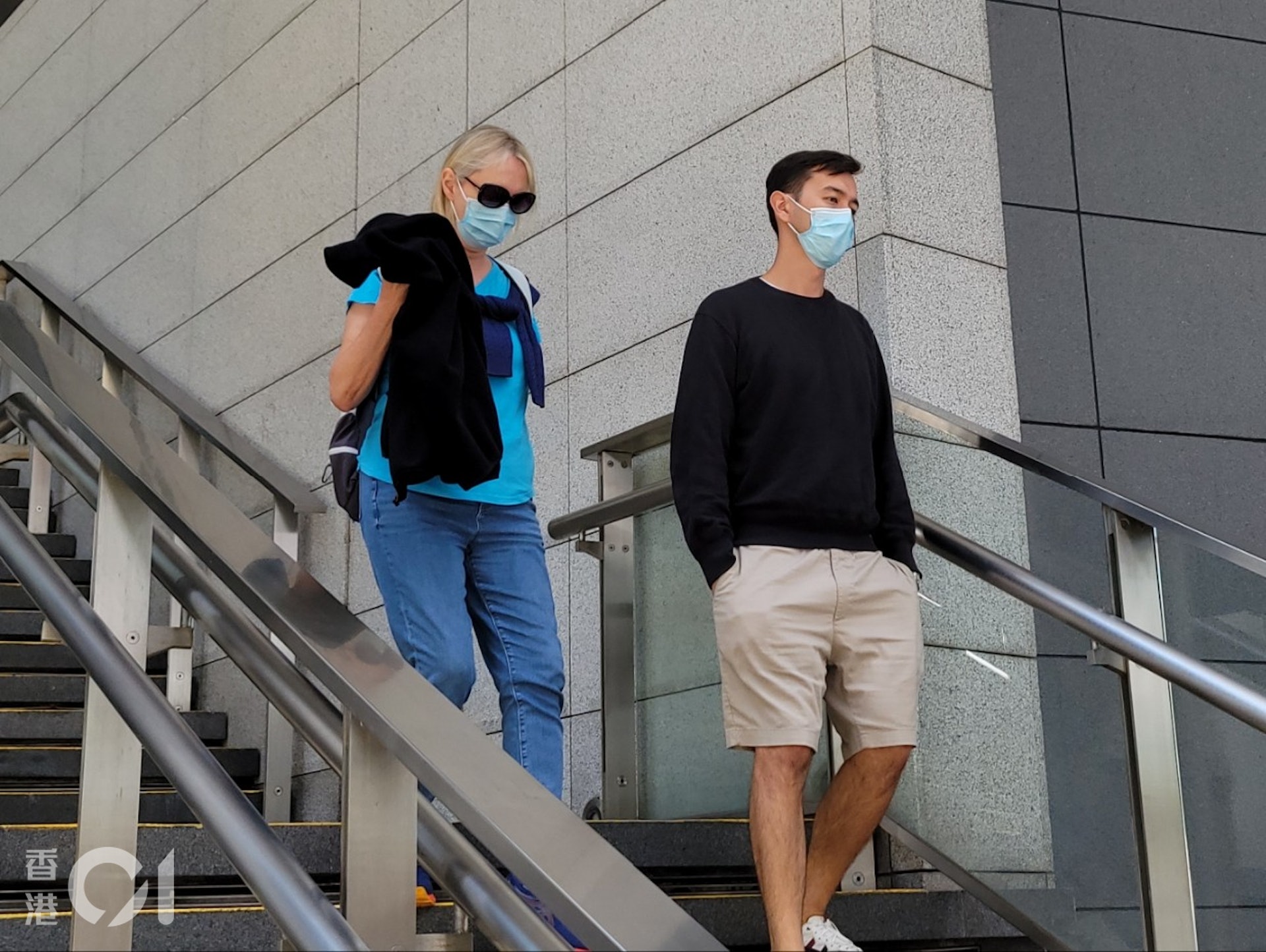 袁弓夷第二任太太及兒子袁彌滿。(蔡正邦攝) 袁弓夷第二任太太及兒子袁彌滿。(蔡正邦攝)