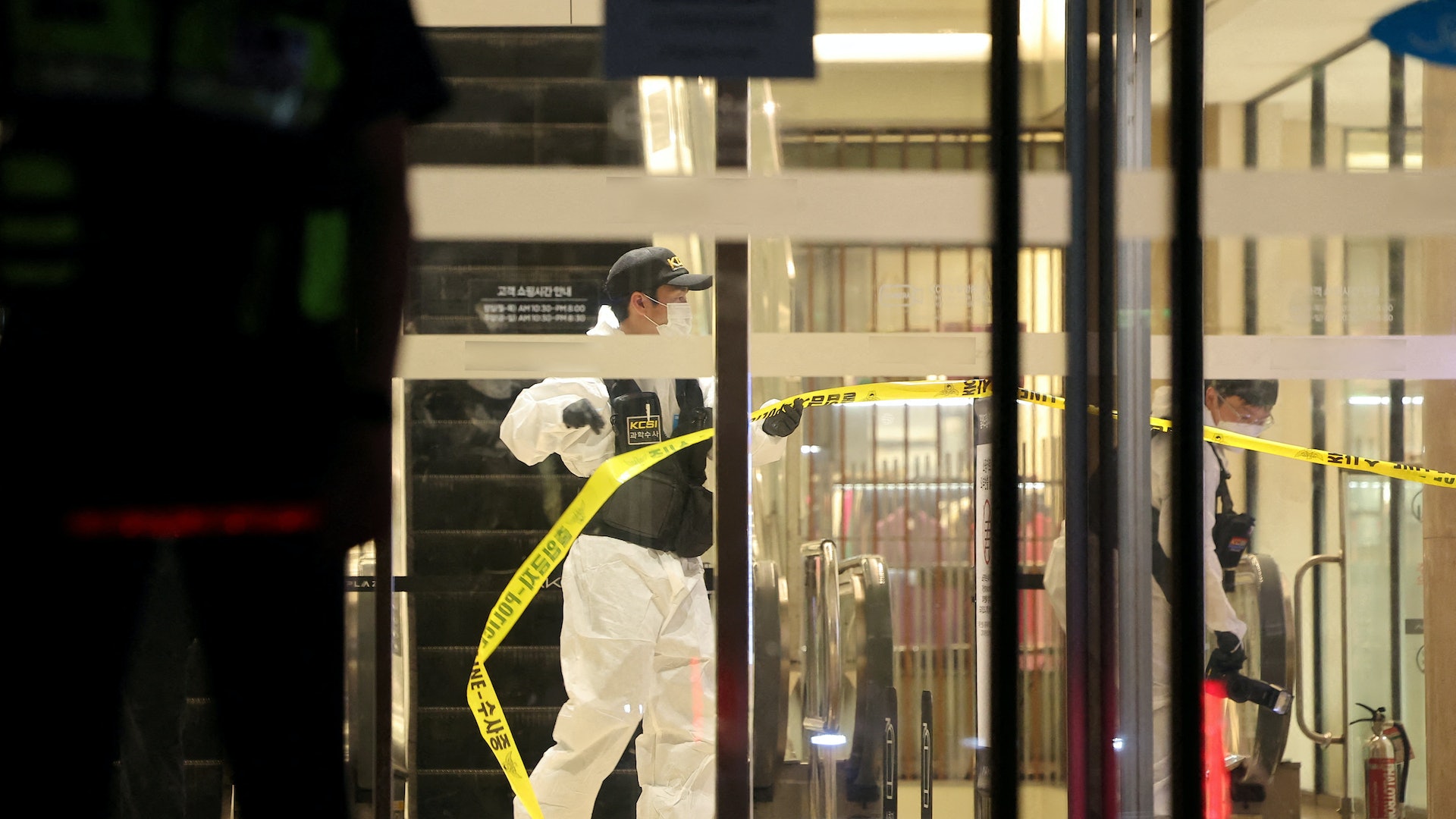 韓國百貨公司持刀襲擊案1名傷者死亡 改控疑兇謀殺 韓國百貨公司持刀襲擊案1名傷者死亡 改控疑兇謀殺
