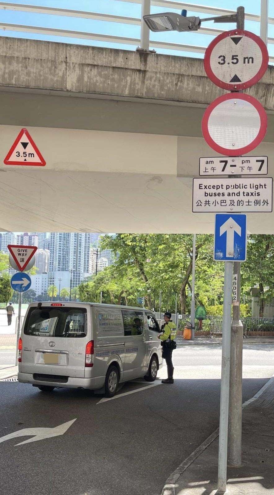 警港島區交通日發2444張「牛肉乾」 2男涉行車證過期及醉駕被捕