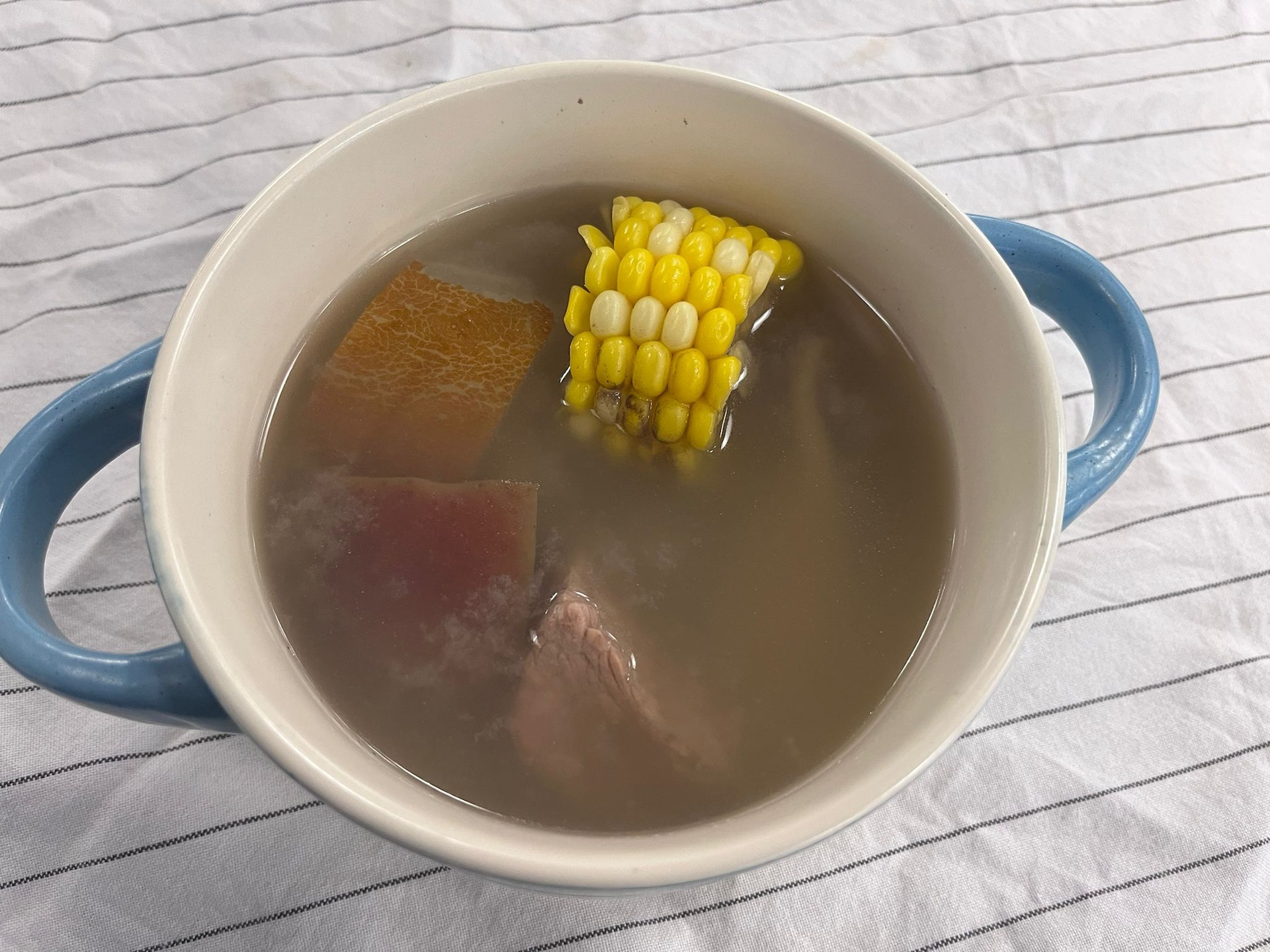花旗參蘋果老黃瓜湯(攝:古曦朗) 花旗參蘋果老黃瓜湯(攝:古曦朗)