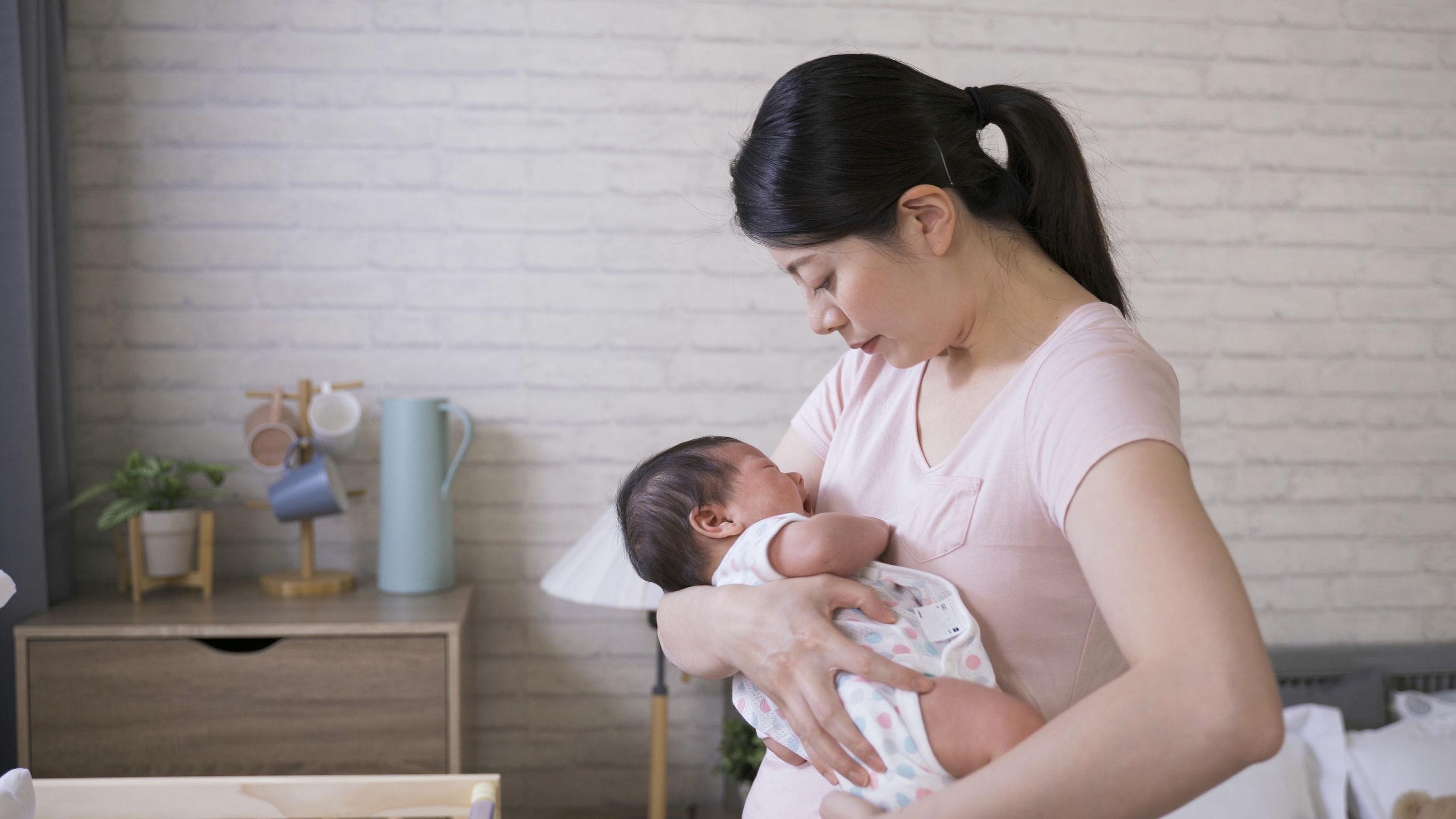 婦女哺乳 
