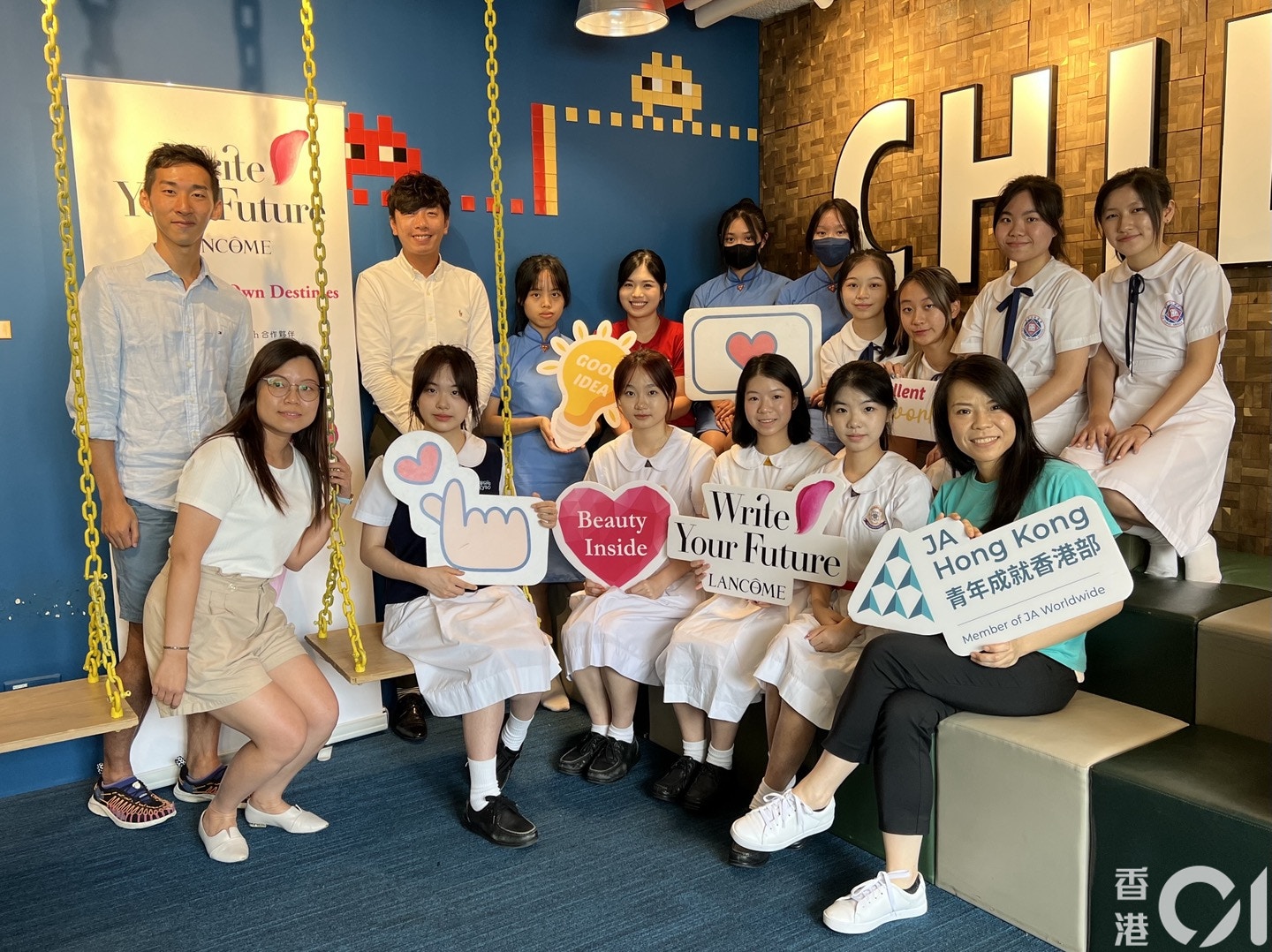 青年成就香港部（JAHK）與商業機構合辦的女性議題解決方案計劃踏入第二屆，活動包括為期4個月的工作坊，讓參與的女學生在商界義工導師的指導下，設計現今社會關注的女性議題方案。（翁曼琛攝）