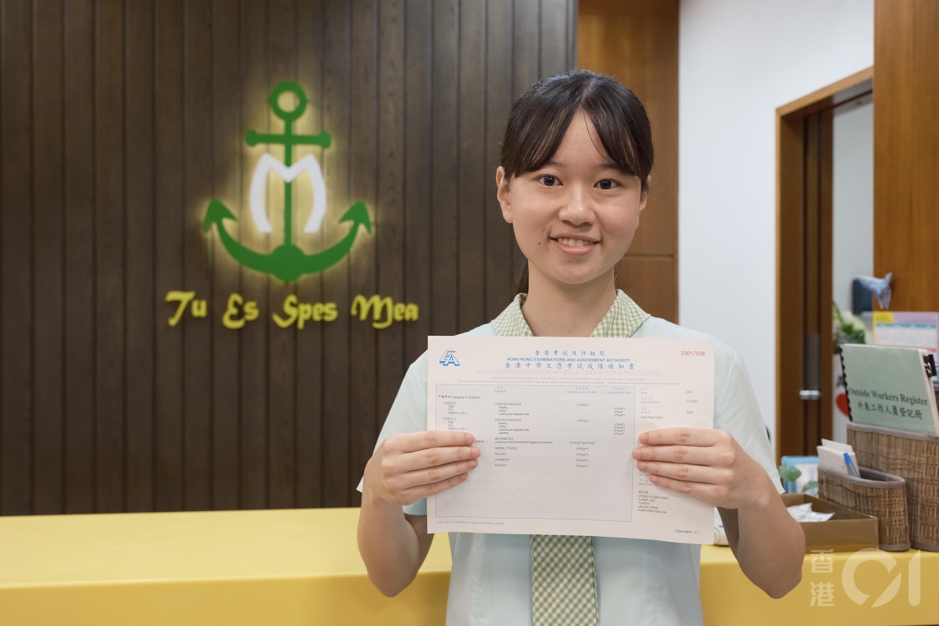 德望學校女狀元鄭苡晴選讀港大醫科。(資料圖片/盧翊銘攝) 德望學校女狀元鄭苡晴選讀港大醫科。(資料圖片/盧翊銘攝)