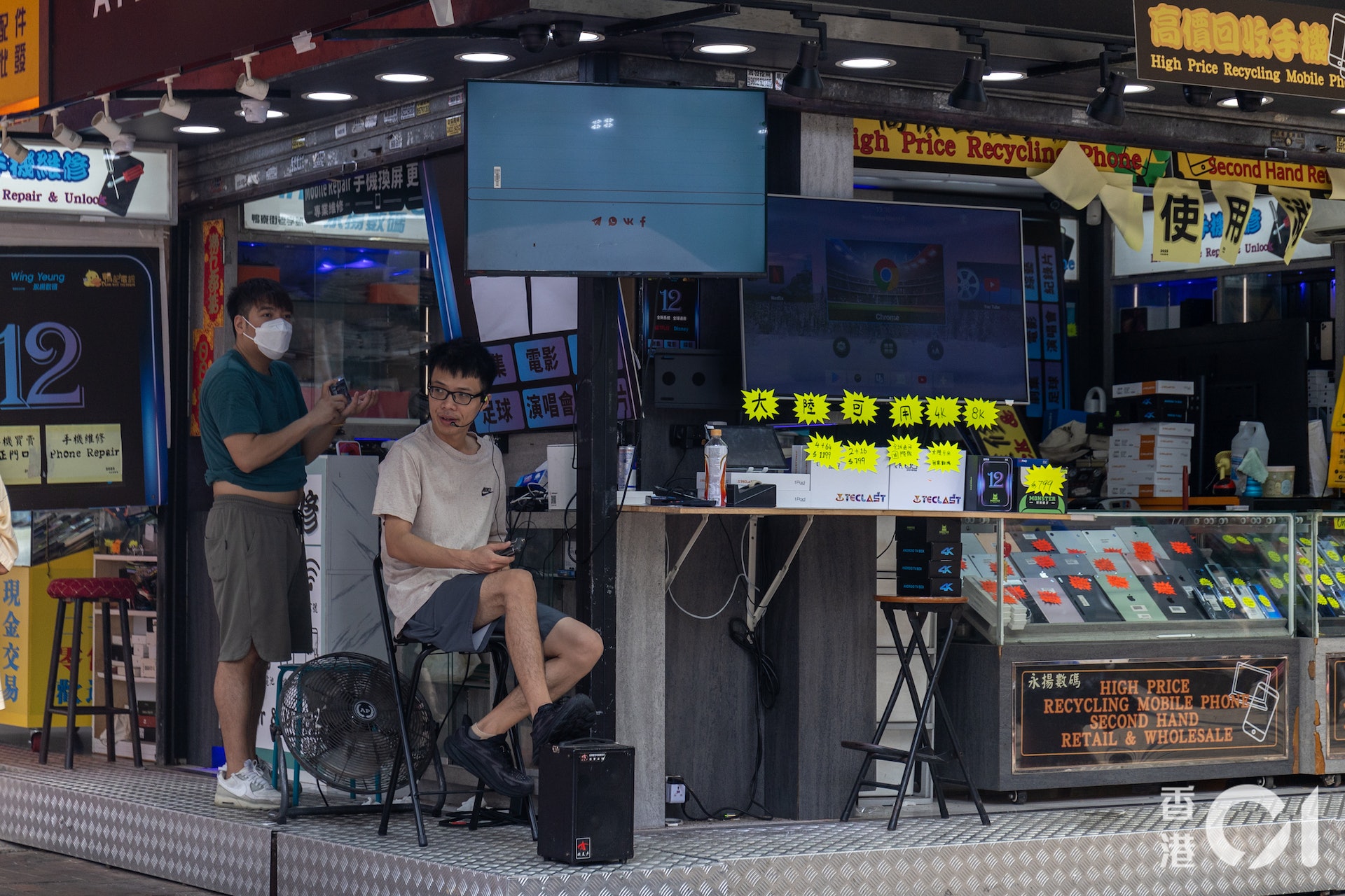 「大波波、細波波」是這間電子用品店特色叫賣句子。(梁鵬威攝) 「大波波、細波波」是這間電子用品店特色叫賣句子。(梁鵬威攝)