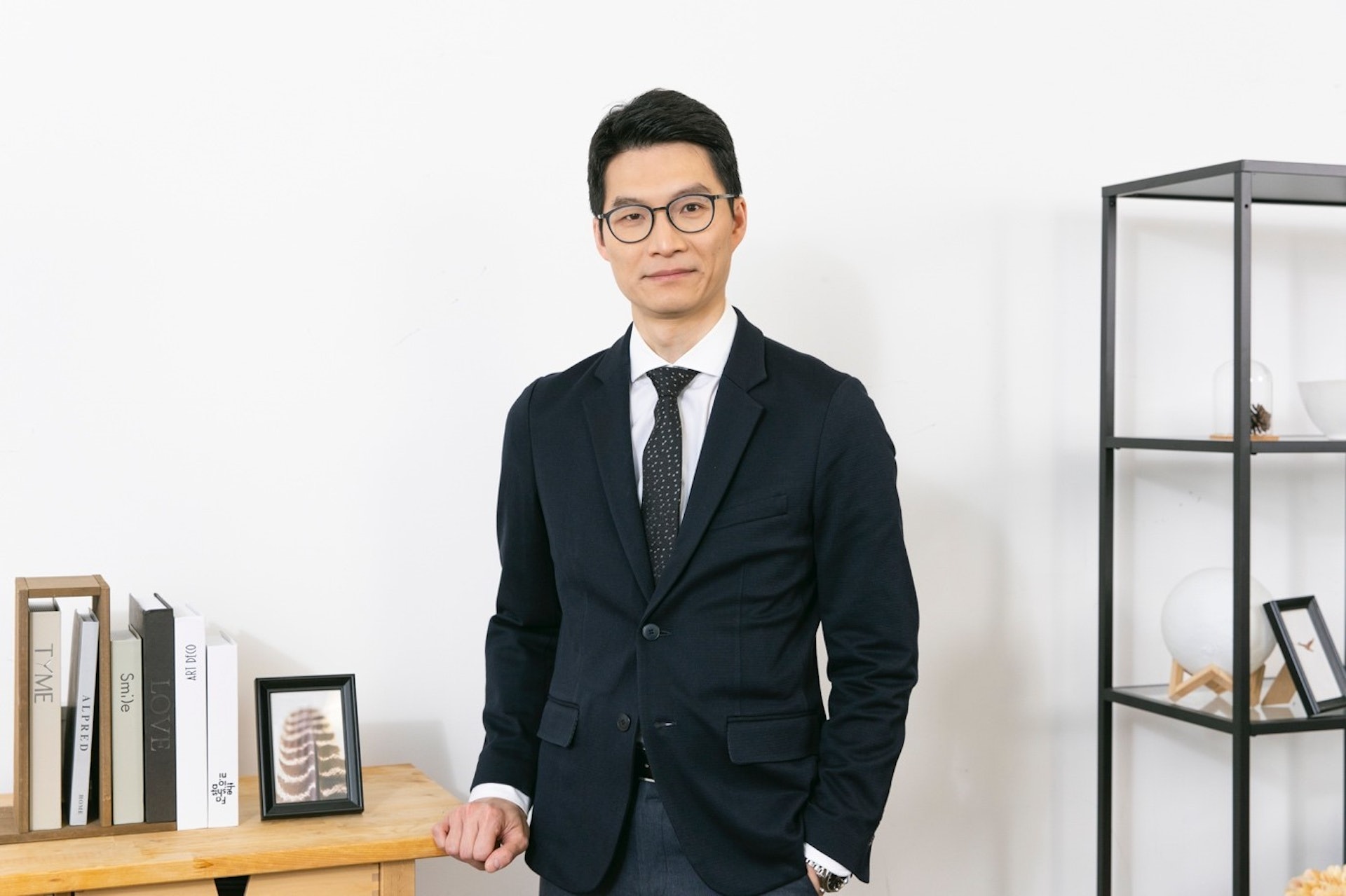 陳家俊醫生指健康生活及飲食習慣是控制膽固醇的重要一環,但部分受遺傳因素及高風險人士難以單靠控制飲食及調節生活達標,需醫生處方控制膽固醇的藥物才可以改善膽固醇。 陳家俊醫生指健康生活及飲食習慣是控制膽固醇的重要一環,但部分受遺傳因素及高風險人士難以單靠控制飲食及調節生活達標,需醫生處方控制膽固醇的藥物才可以改善膽固醇。