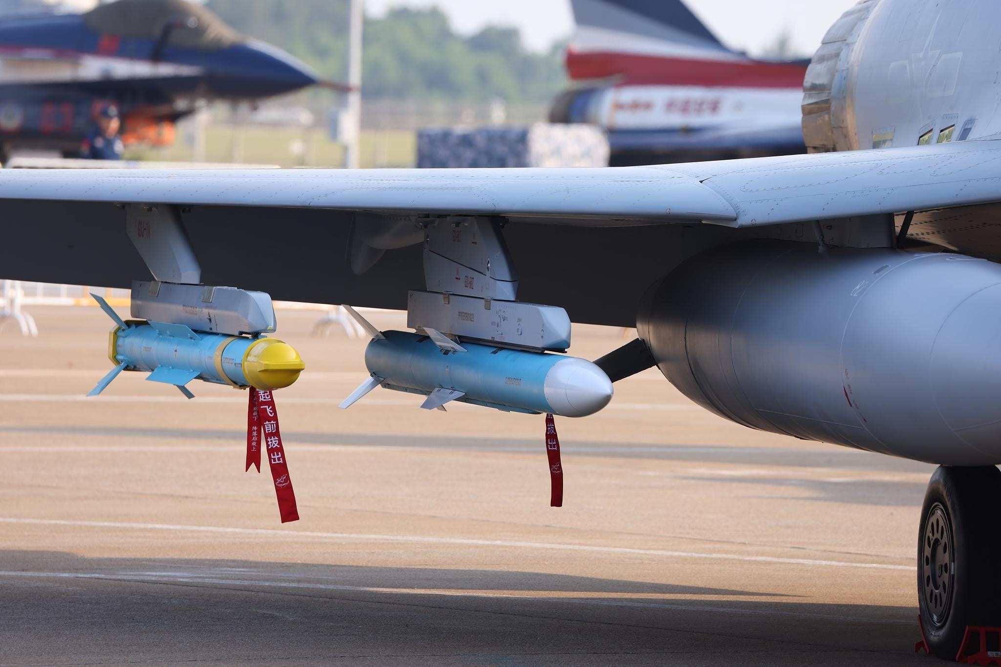 PL-15远距空空导弹搭载于战机上。 （视觉中国）