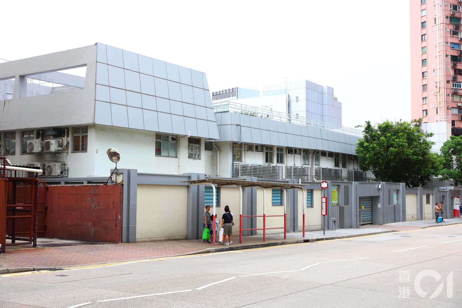 何文田常盛街的「盛康園」被傳媒揭發出現局部沉降。(鄭子峰攝) 何文田常盛街的「盛康園」被傳媒揭發出現局部沉降。(鄭子峰攝)