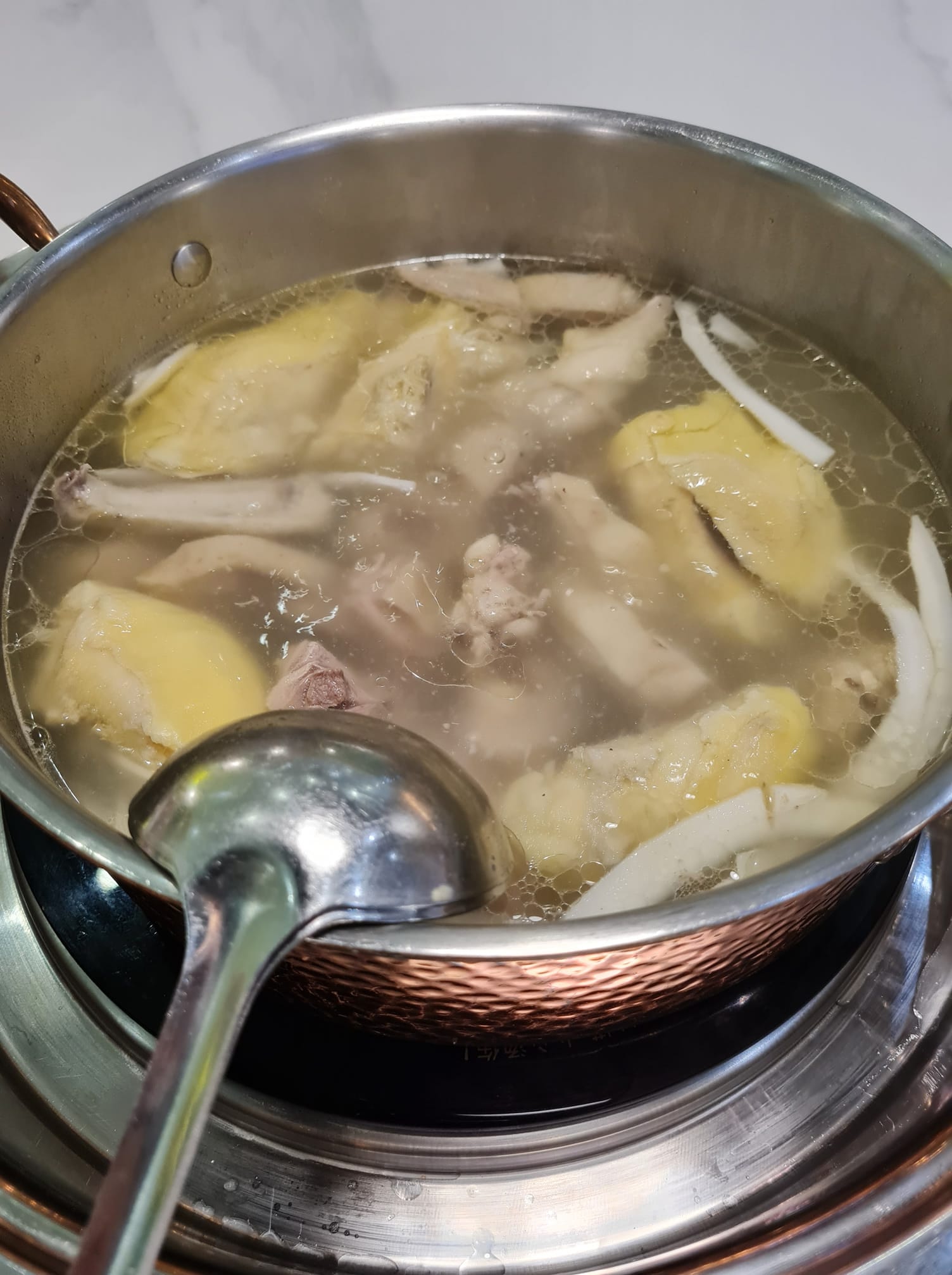 有不少網民在分享榴槤的特別吃法，包括以榴槤煲粥、榴槤煲湯等等（飲食黑店大全@Facebook群組）