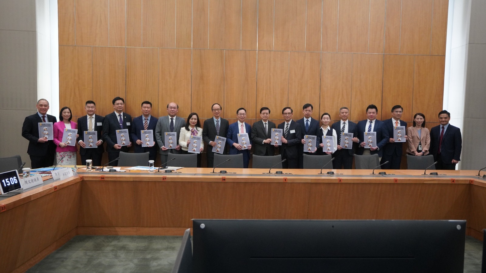 施政報告|G19議員倡第3名子女免稅額加至25萬 生得愈多交稅愈少 施政報告|G19議員倡第3名子女免稅額加至25萬 生得愈多交稅愈少