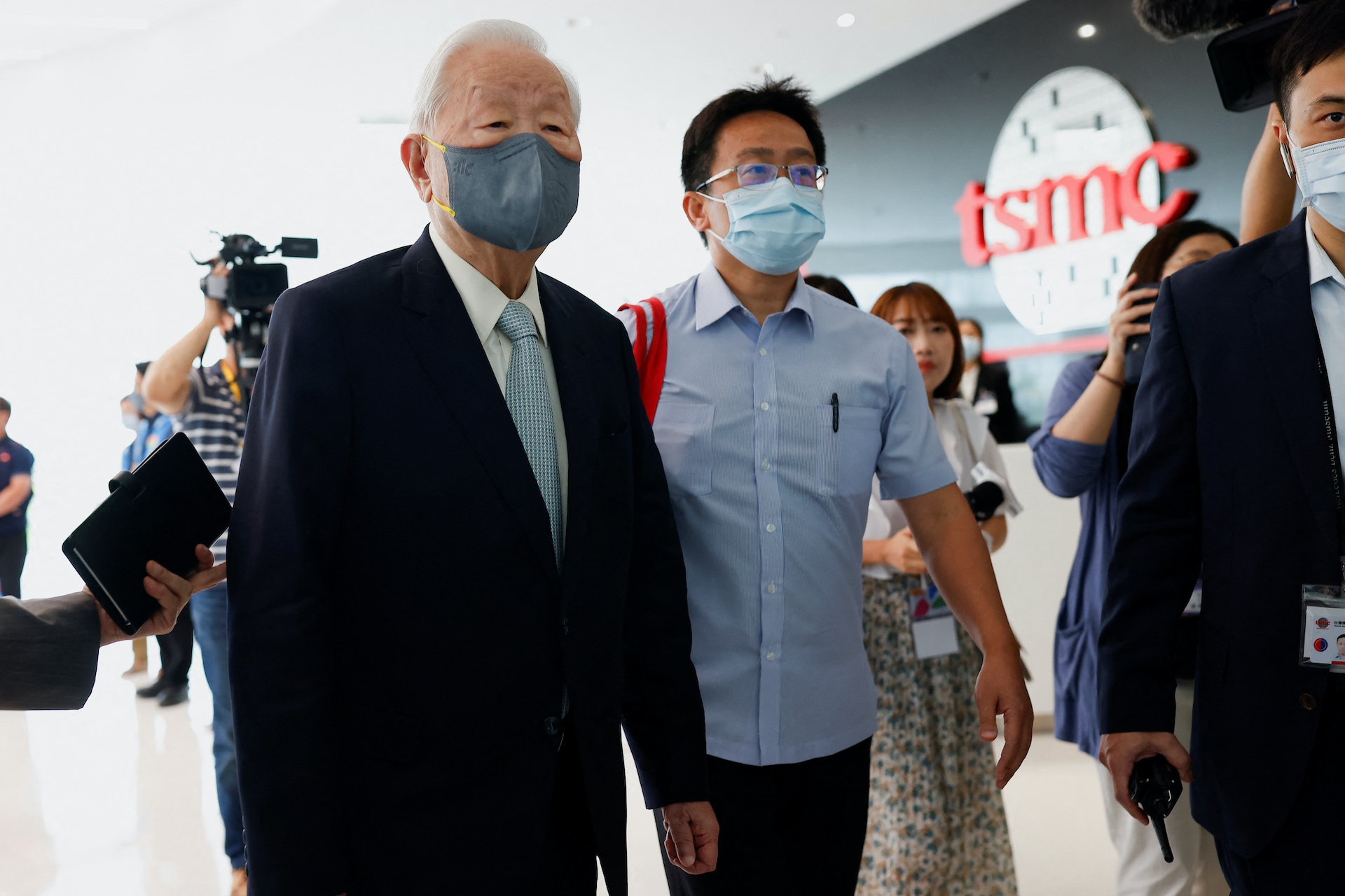 2023年7月28日,台積電 ( TSMC ) 創始人張忠謀抵達台灣新竹的台積電全球研發中心落成典禮。 (REUTERS) 2023年7月28日,台積電 ( TSMC ) 創始人張忠謀抵達台灣新竹的台積電全球研發中心落成典禮。 (REUTERS)