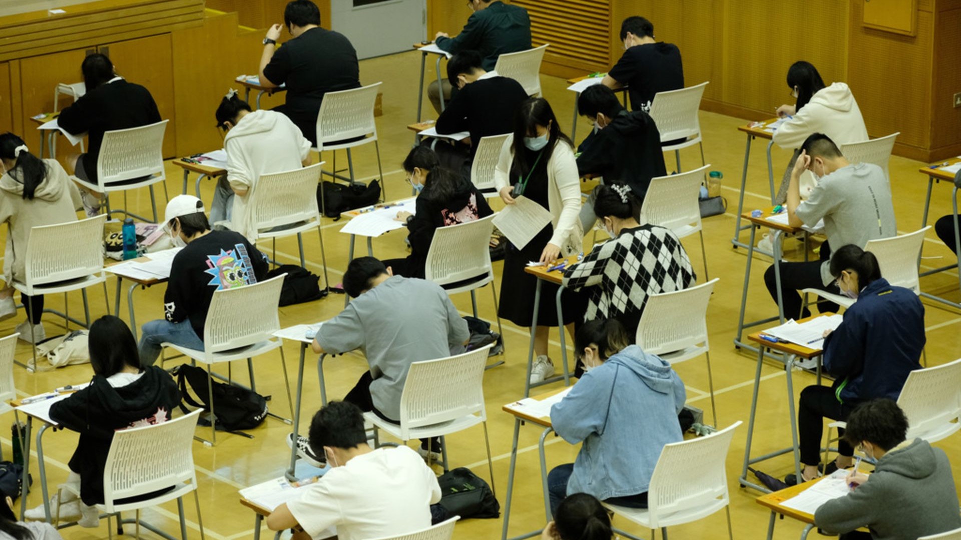 DSE|私隱公署受理考生投訴買答卷收費過高 考評局:收回成本 DSE|私隱公署受理考生投訴買答卷收費過高 考評局:收回成本