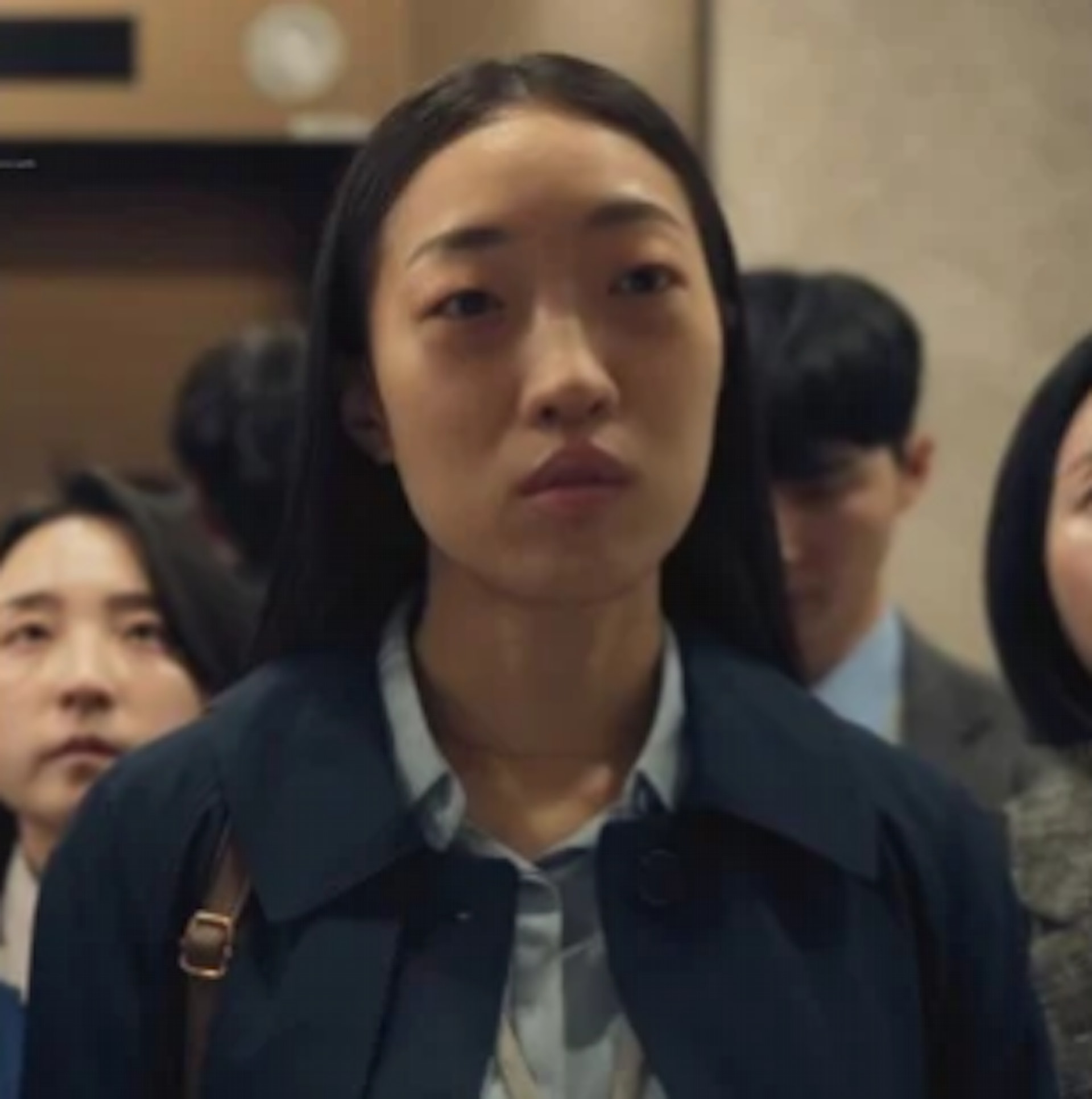 新人演員「李寒星」在剛開始宣傳前期完全沒有相關訊息,直到8月16日的製作發表會才首次跟觀眾見面,高額頭、平顴骨加上單眼皮,就是漫畫中的金貌美啊!(《假面女郎》劇照) 新人演員「李寒星」在剛開始宣傳前期完全沒有相關訊息,直到8月16日的製作發表會才首次跟觀眾見面,高額頭、平顴骨加上單眼皮,就是漫畫中的金貌美啊!(《假面女郎》劇照)