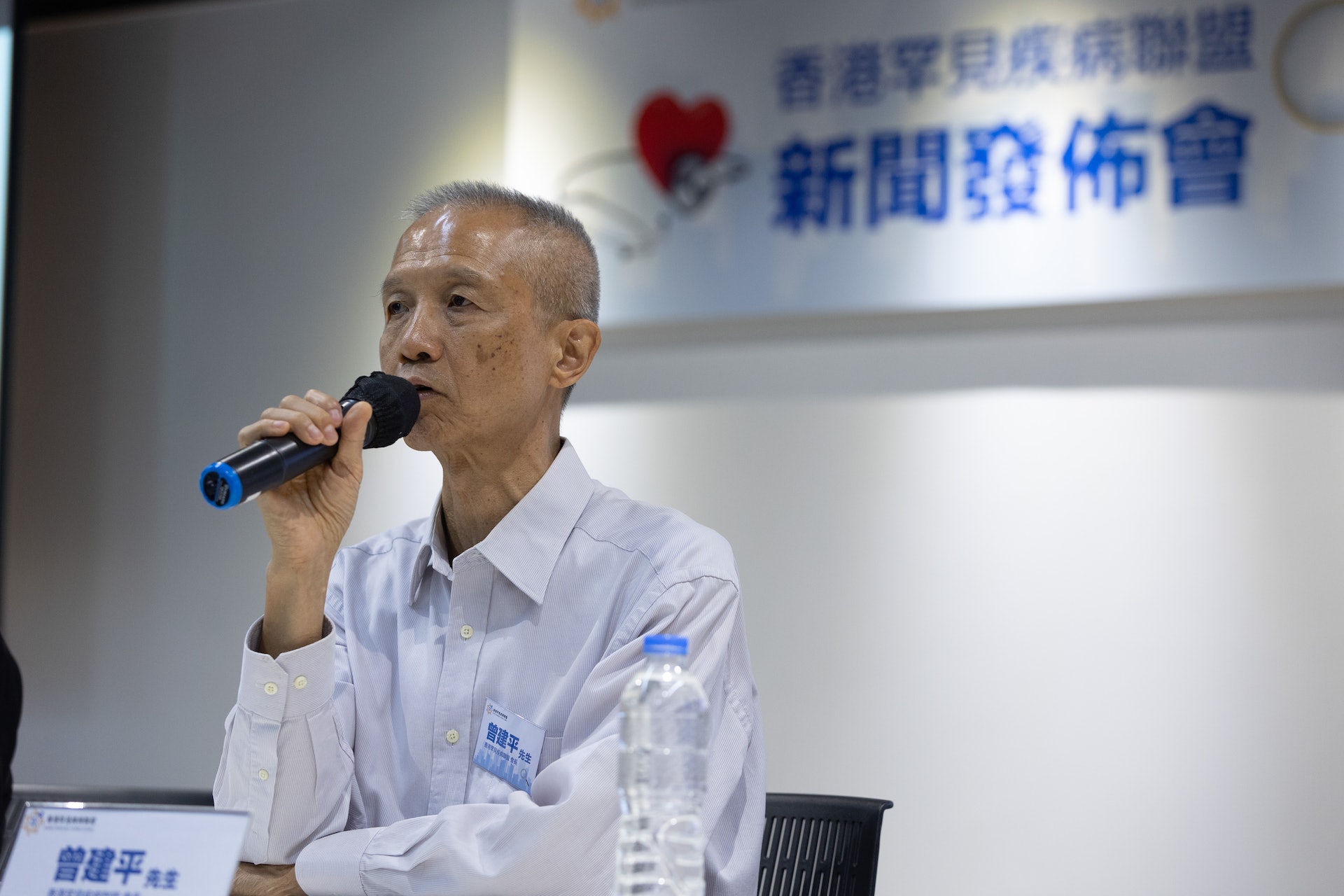香港罕見疾病聯盟會長曾建平表示，是次研究反映真實世界數據，對行病患者治療提供佐證。（夏家朗攝）