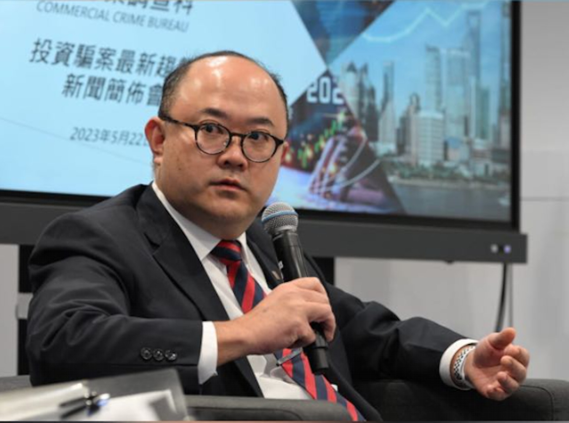 陳志華表示,多年以來一直鼓勵政府取消印花稅,或將印花稅保持在與其他主要市場相比非常低且具有競爭力的水平 陳志華表示,多年以來一直鼓勵政府取消印花稅,或將印花稅保持在與其他主要市場相比非常低且具有競爭力的水平