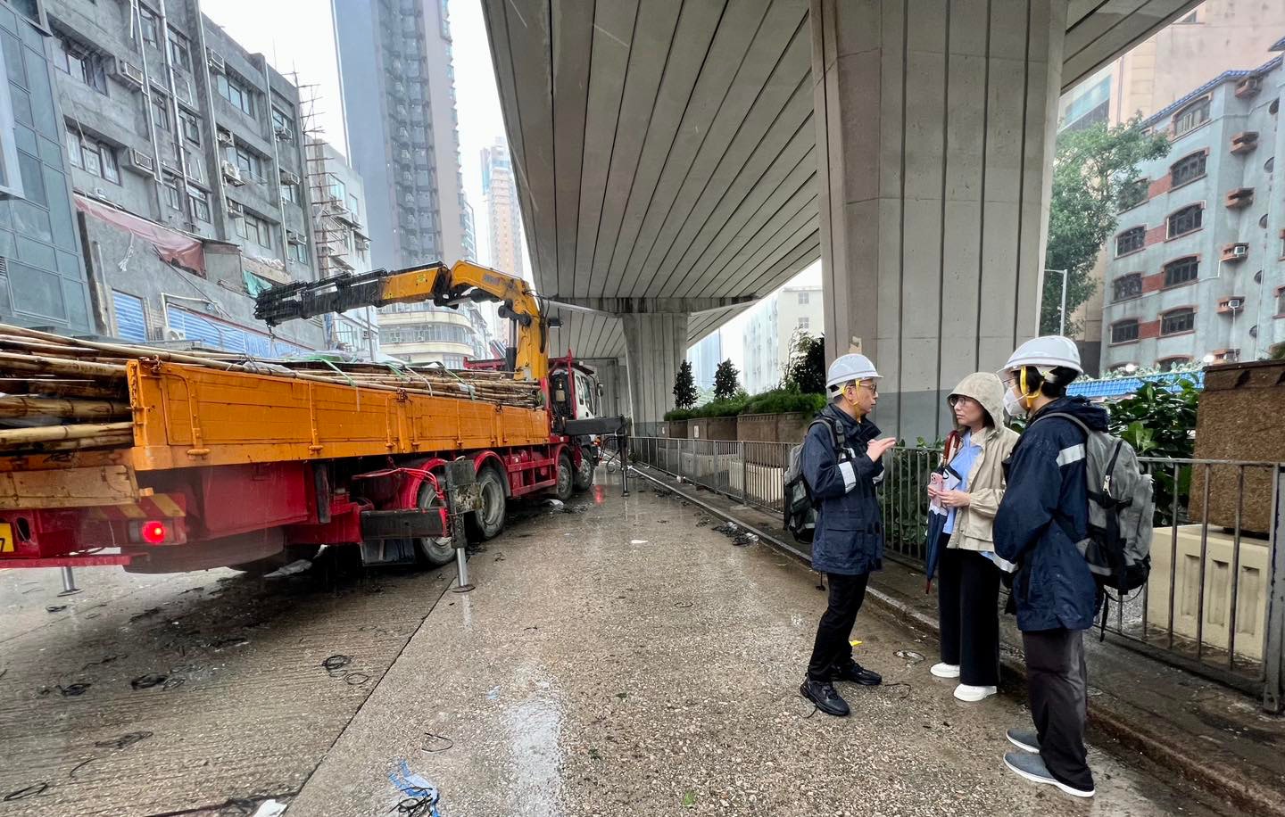 甯漢豪早上視察多個地點，了解有關部門的部署。（發展局FB)