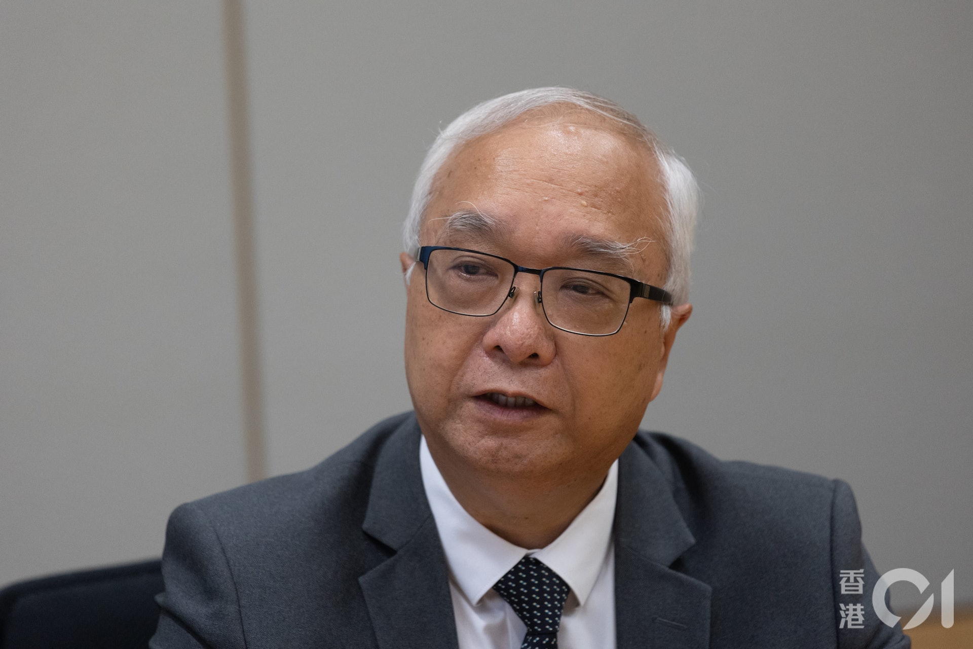 環境及生態局局長謝展寰指,當局短期之內會定期公開日本進口食品的輻射水平數據及分析,預計每隔一至兩個月公布一次。(梁鵬威攝) 環境及生態局局長謝展寰指,當局短期之內會定期公開日本進口食品的輻射水平數據及分析,預計每隔一至兩個月公布一次。(梁鵬威攝)