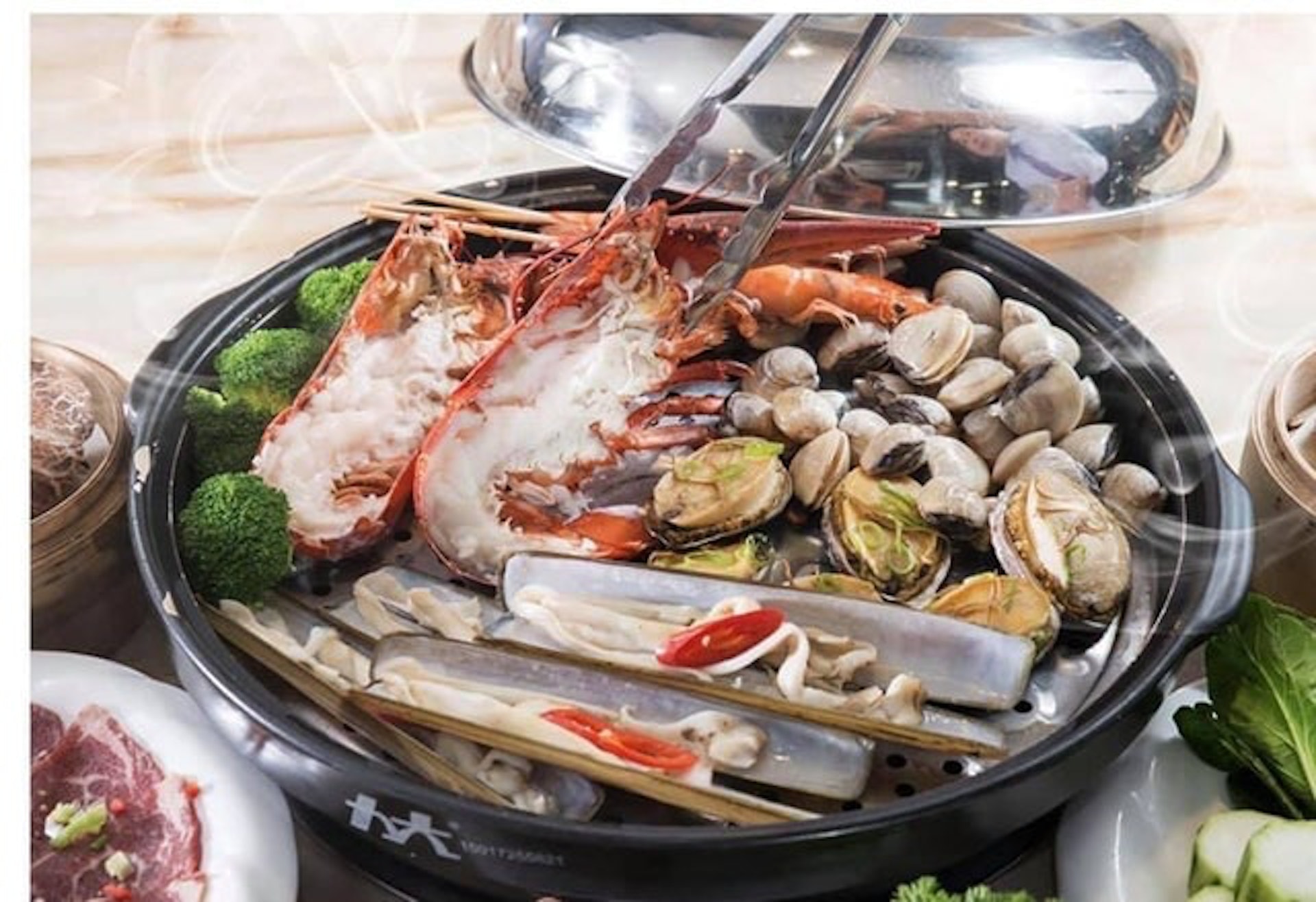 馬來西亞1間著名海鮮餐廳在網上發文表示,有一家人到餐廳點了龍虎斑、龍蝦等貴價海鮮,最後「埋單」卻嫌收費1102令吉(約1,900港元)太貴,竟然只付400令吉(約700港元)就離開。(示意圖/資料圖片) 馬來西亞1間著名海鮮餐廳在網上發文表示,有一家人到餐廳點了龍虎斑、龍蝦等貴價海鮮,最後「埋單」卻嫌收費1102令吉(約1,900港元)太貴,竟然只付400令吉(約700港元)就離開。(示意圖/資料圖片)