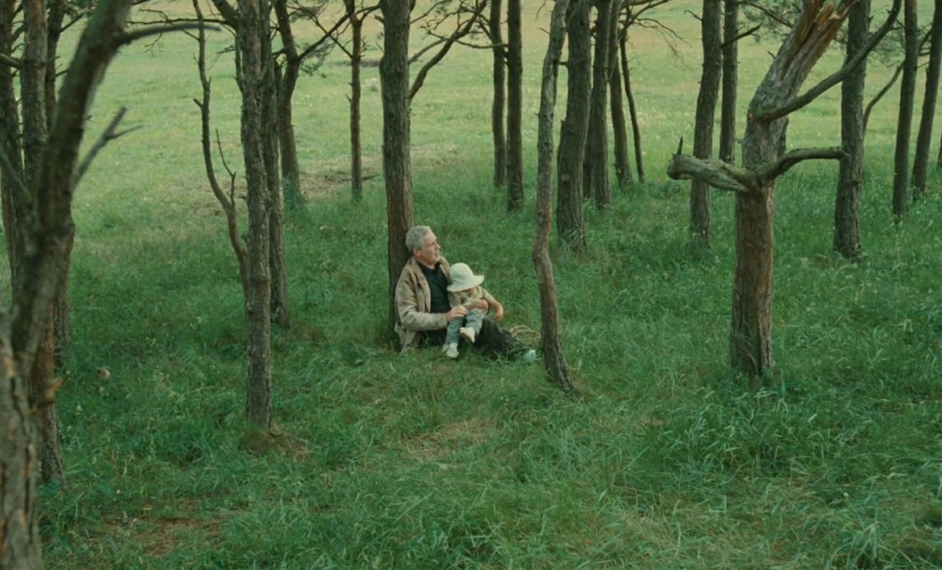 《Tarkovsky: Films, Stills, Polaroids & Writings》(圖片來源:https://moom.cat/l/dm6wtq) 《Tarkovsky: Films, Stills, Polaroids & Writings》(圖片來源:https://moom.cat/l/dm6wtq)