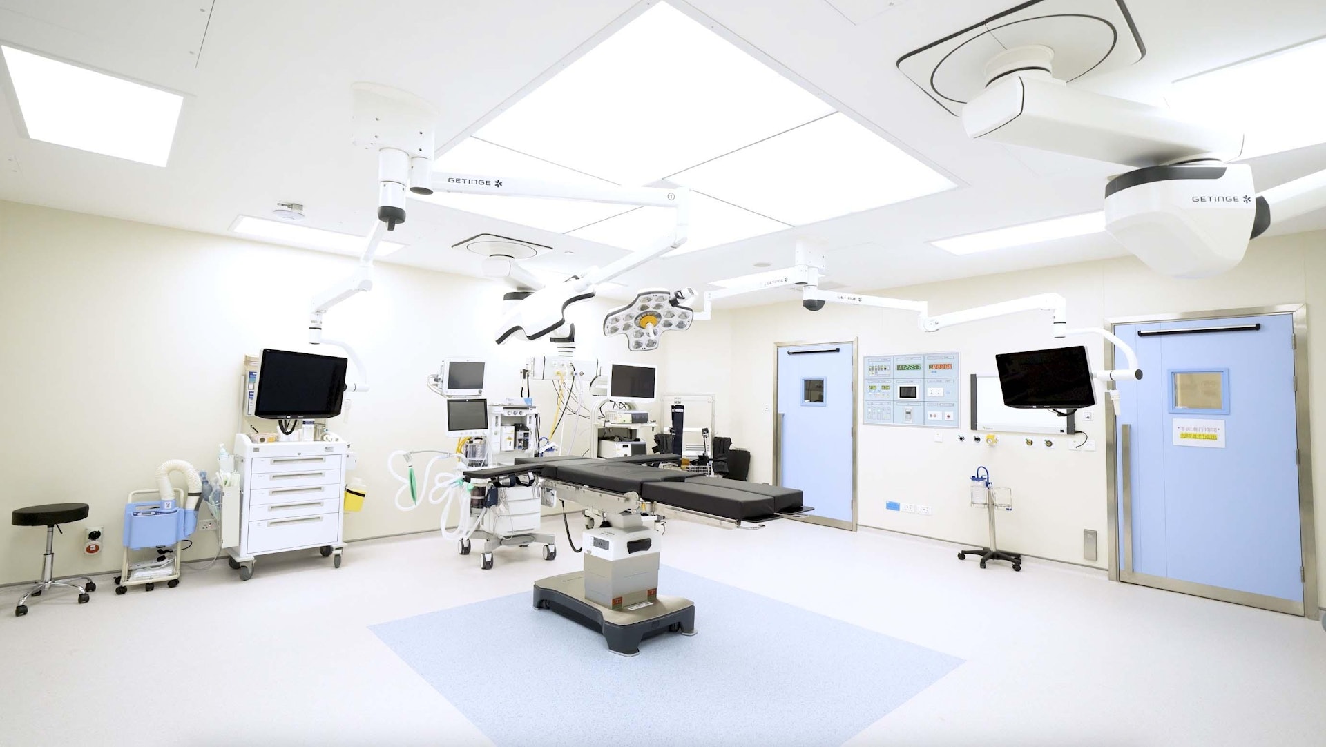 日間手術中心內有4間符合國際標準的正氣壓手術室。