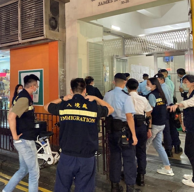 警方去年10月17日在油尖區進行掃黃行動時拘捕一名來港賣淫的日本AV女優