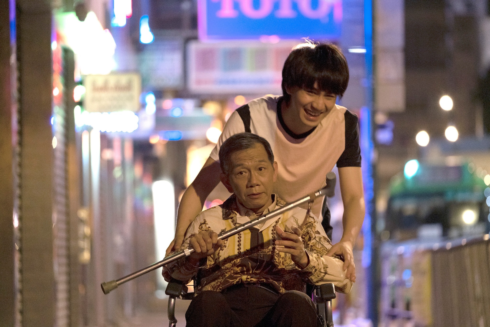 吳肇軒飾演的文仔,在電影中亦曾言自己的人生非常悲慘。(《說笑之人》電影劇照) 吳肇軒飾演的文仔,在電影中亦曾言自己的人生非常悲慘。(《說笑之人》電影劇照)