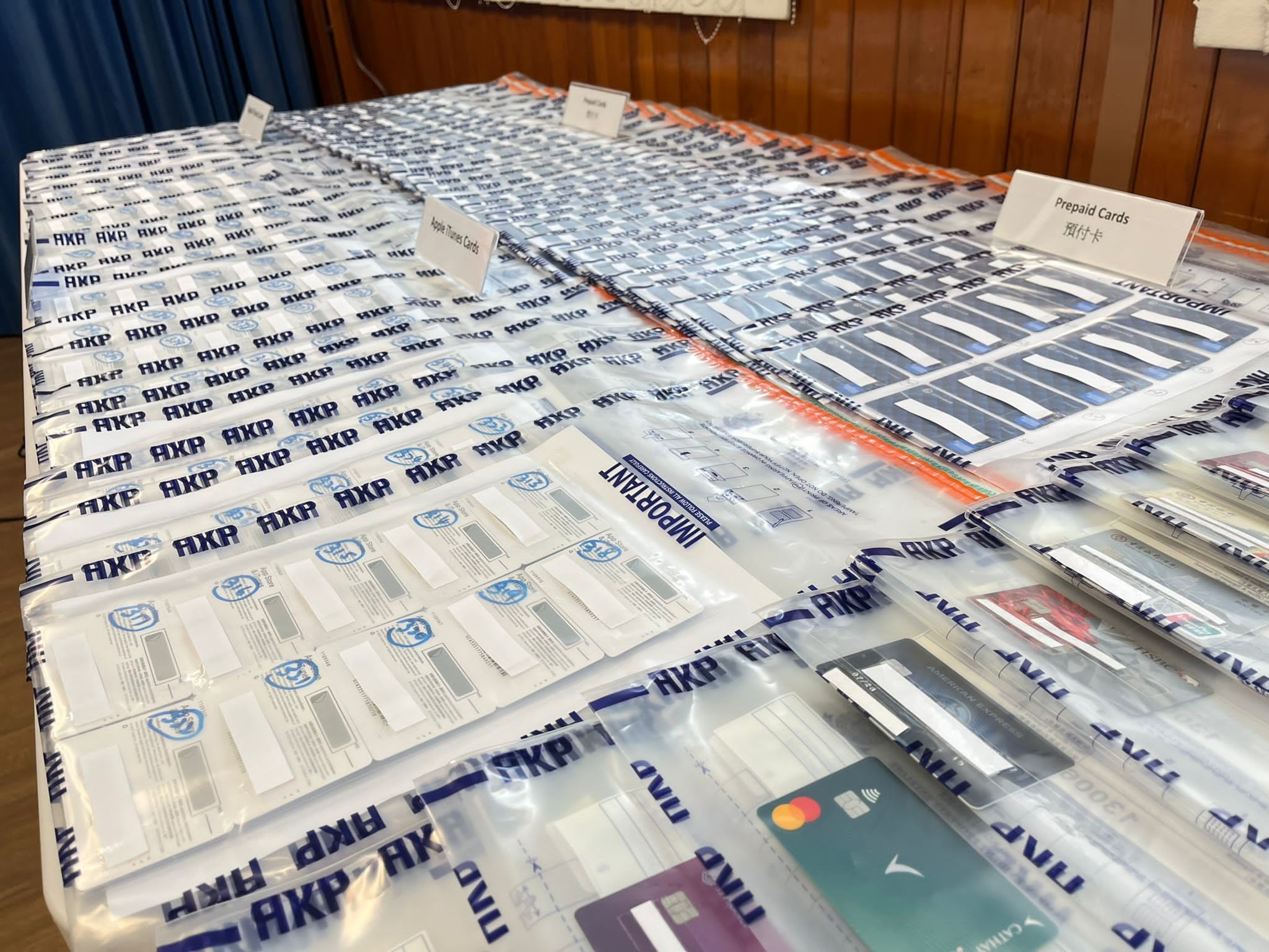 警拘5男用預付卡買iTunes卡洗黑錢涉款1.05億元