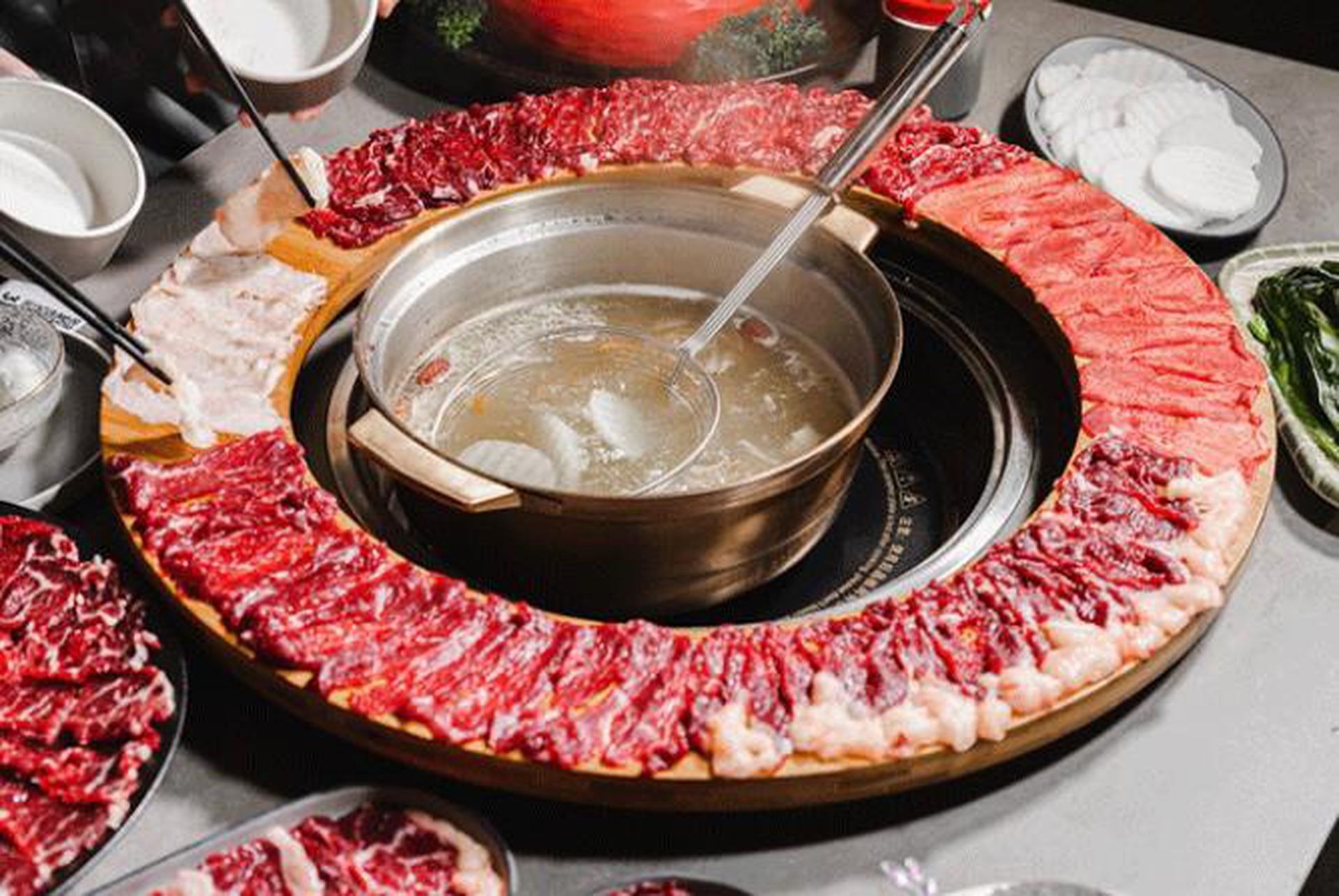 就犟牛肉火鍋的潮汕牛肉火鍋(圖片來源:就犟牛肉火鍋) 就犟牛肉火鍋的潮汕牛肉火鍋(圖片來源:就犟牛肉火鍋)