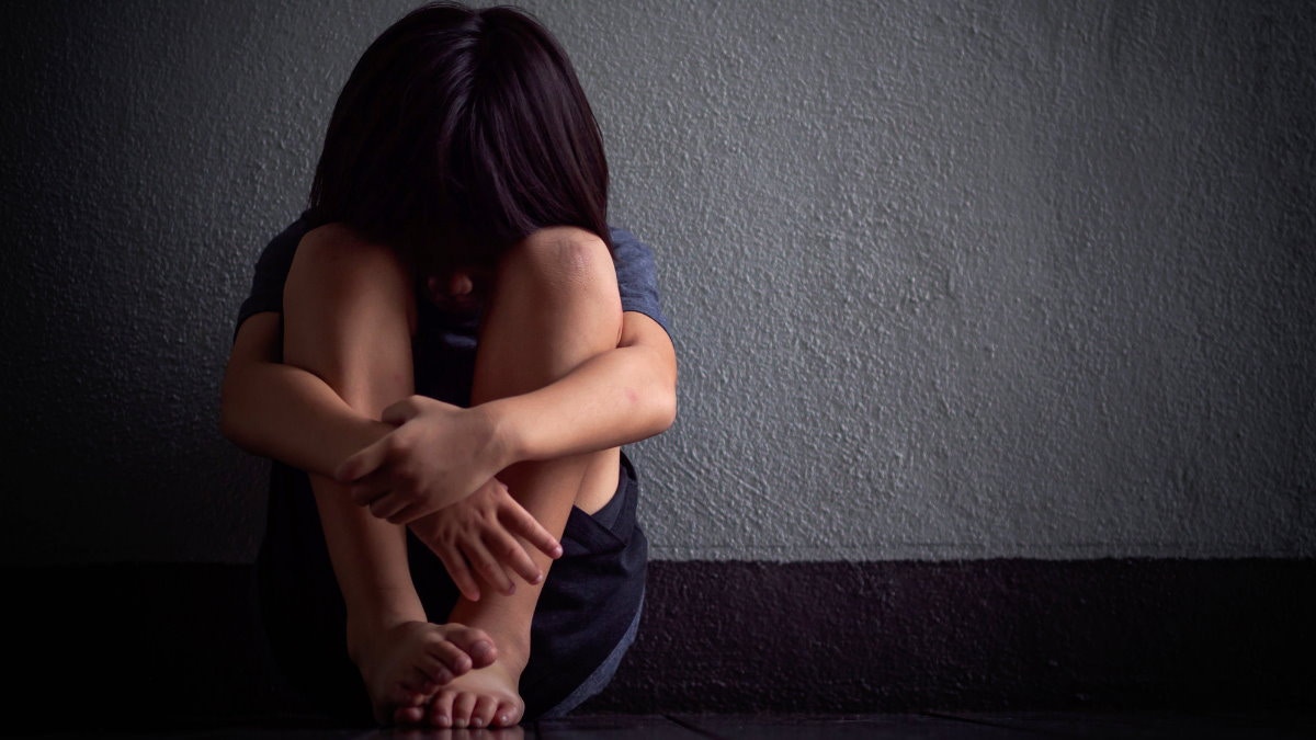 英國恐怖邪教被揭性侵洗腦多名兒童　關進櫥櫃虐待女孩嚇個半死
