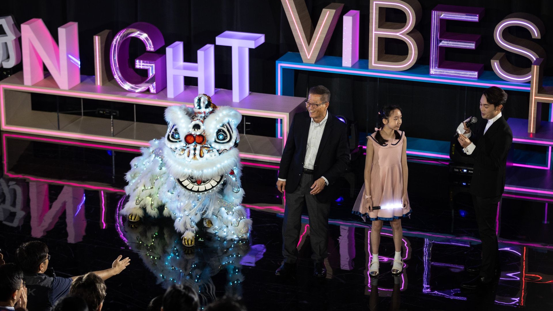 香港夜繽紛|梁志堅:對經濟幫助不大 中環海濱十多年都未搞得起 香港夜繽紛|梁志堅:對經濟幫助不大 中環海濱十多年都未搞得起