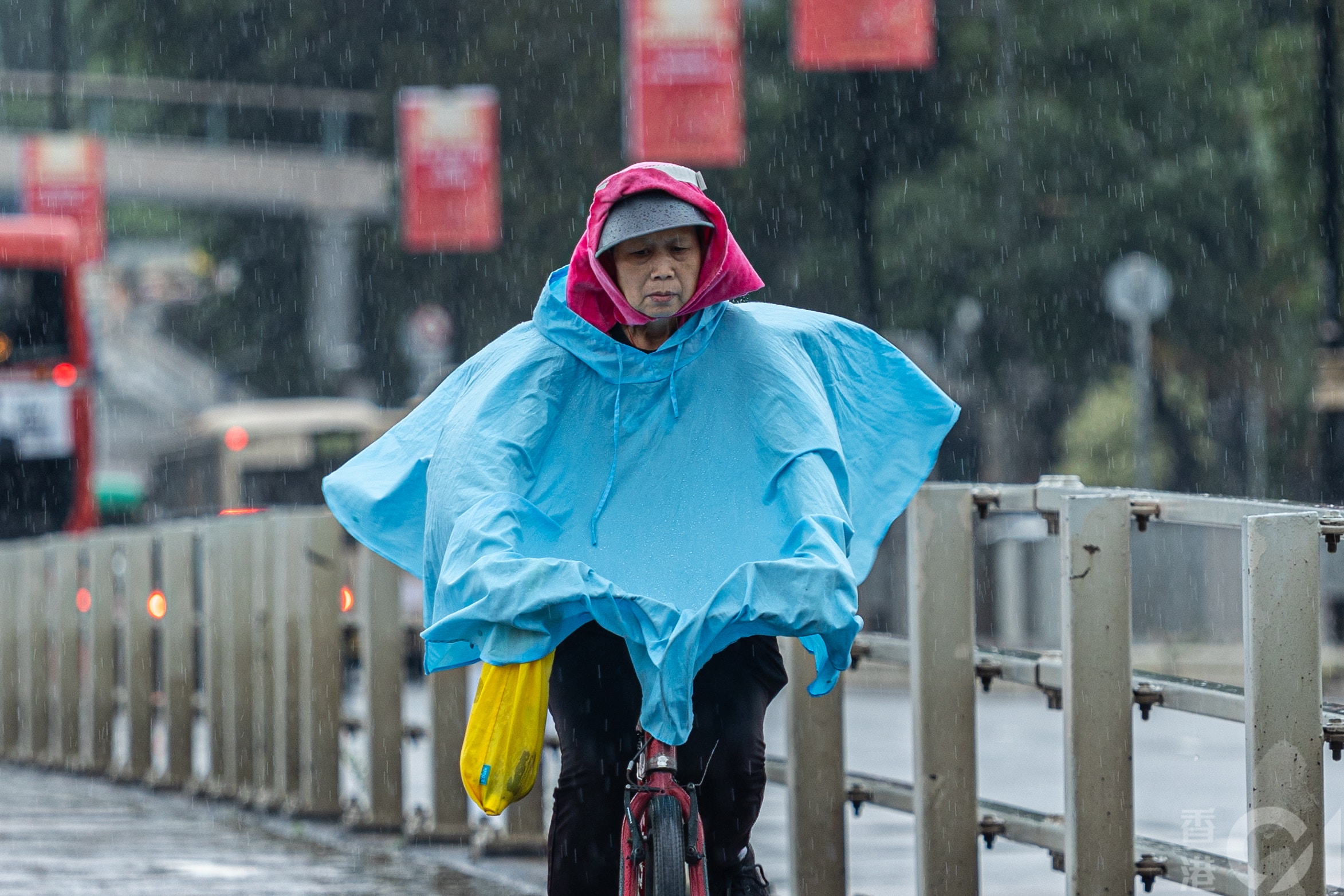 復活節天氣｜周末至下周初狂風驟雨　天文台發預警：北上提高警惕