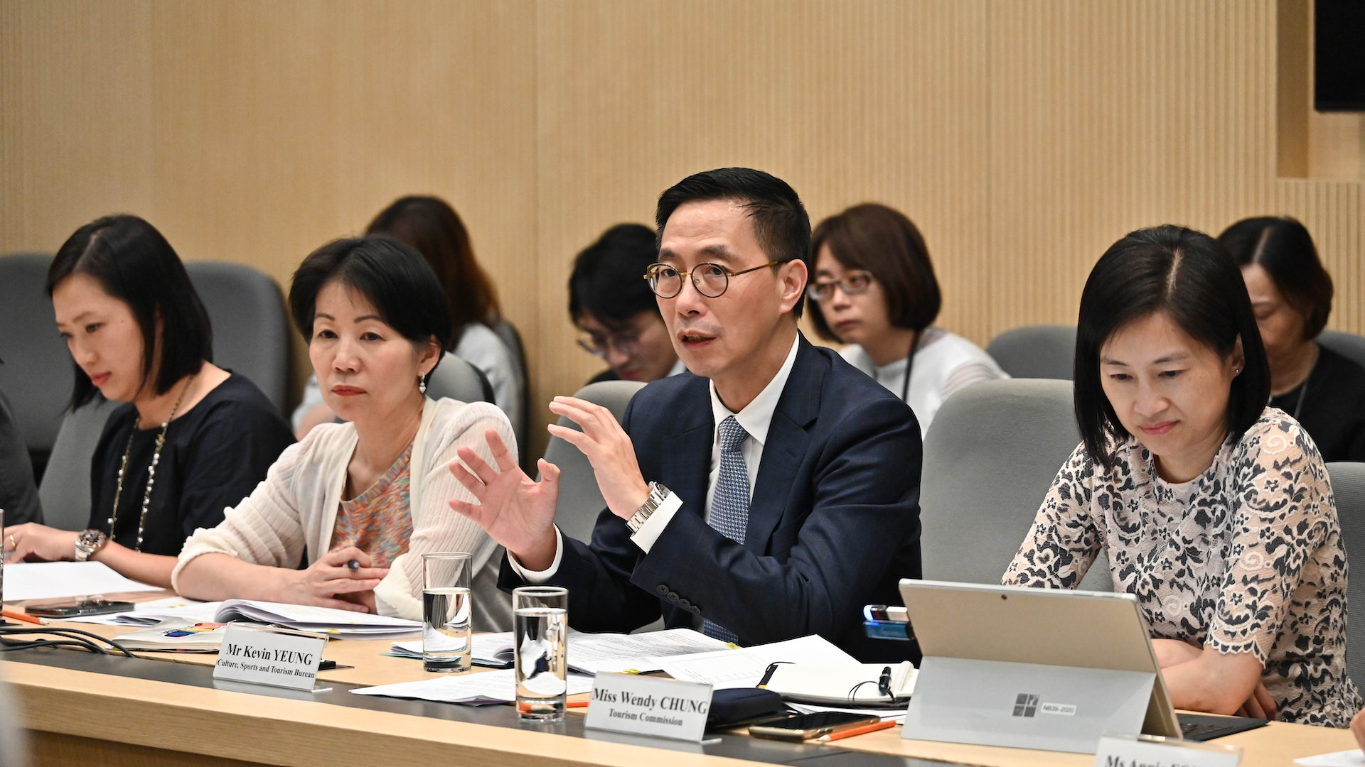 十一國慶黃金周|政府再開會商疏導旅客 料維港兩岸銅鑼灣或迫爆 十一國慶黃金周|政府再開會商疏導旅客 料維港兩岸銅鑼灣或迫爆