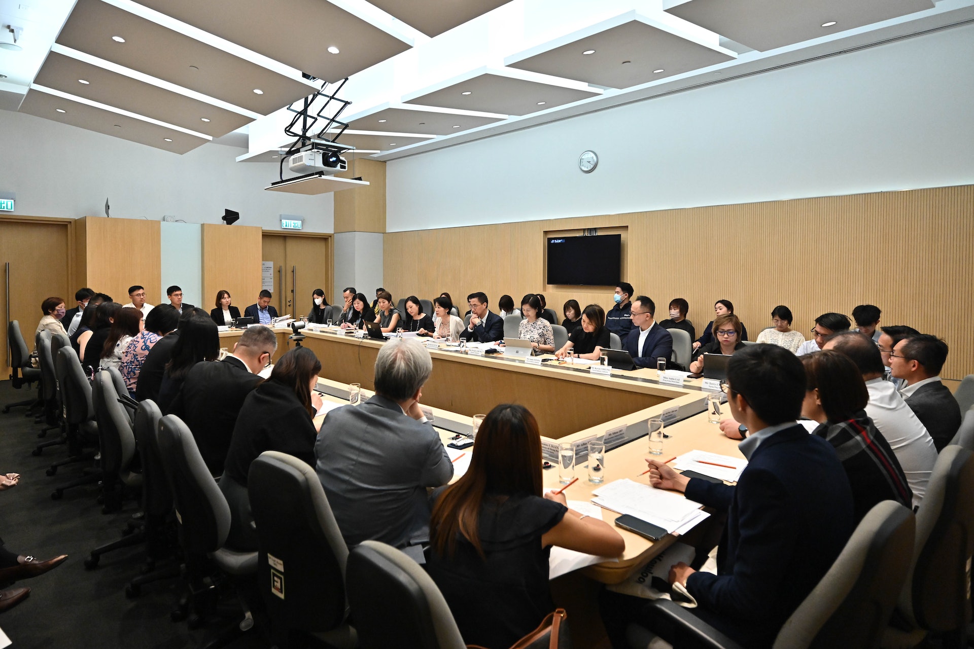 9月20日,文化體育及旅遊局召開會議統籌國慶黃金周接待訪港旅客的預備工作。(政府新聞處圖片) 9月20日,文化體育及旅遊局召開會議統籌國慶黃金周接待訪港旅客的預備工作。(政府新聞處圖片)