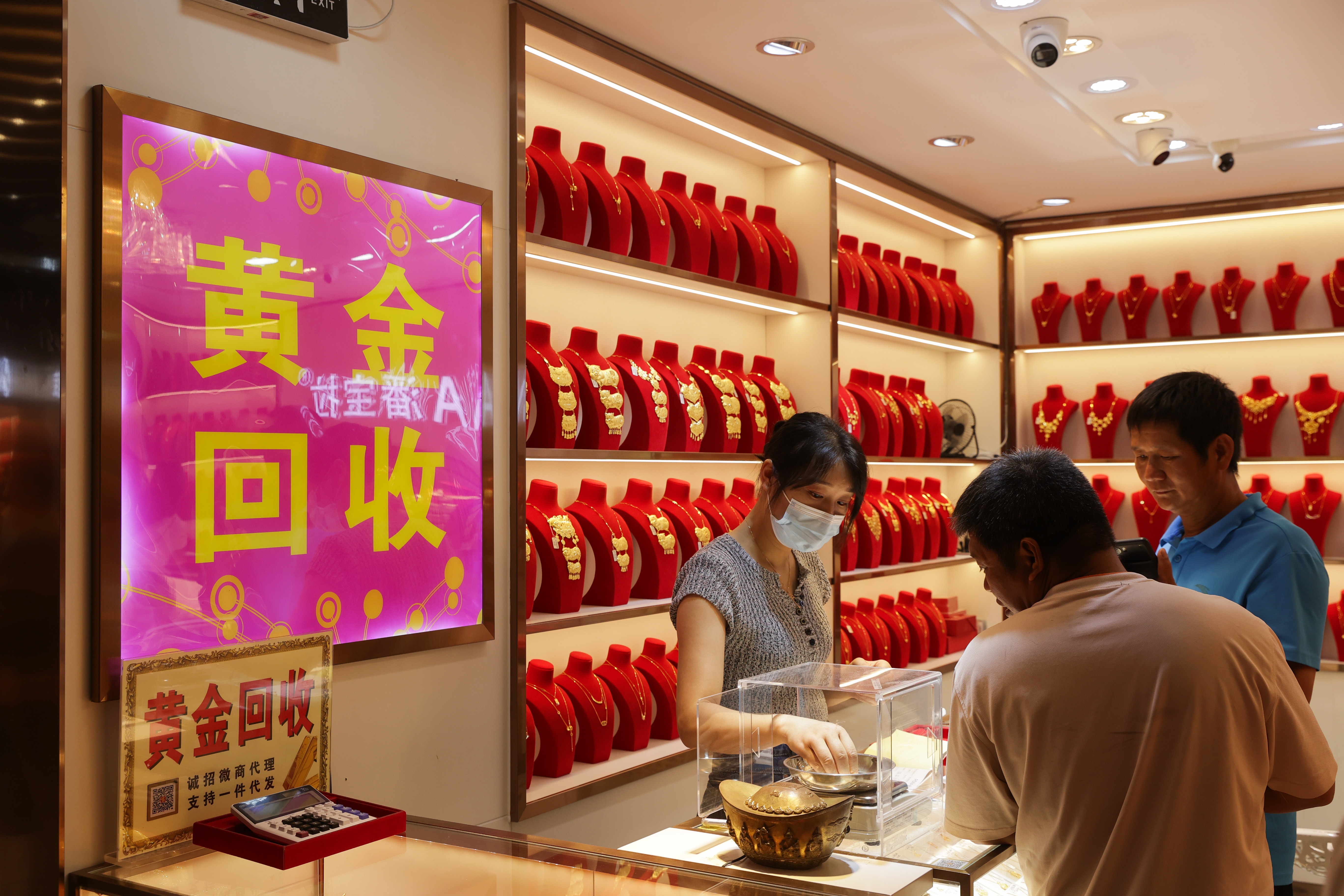 來港買黃金回深圳轉售傳日賺7000元深圳店證有人賺中港差價