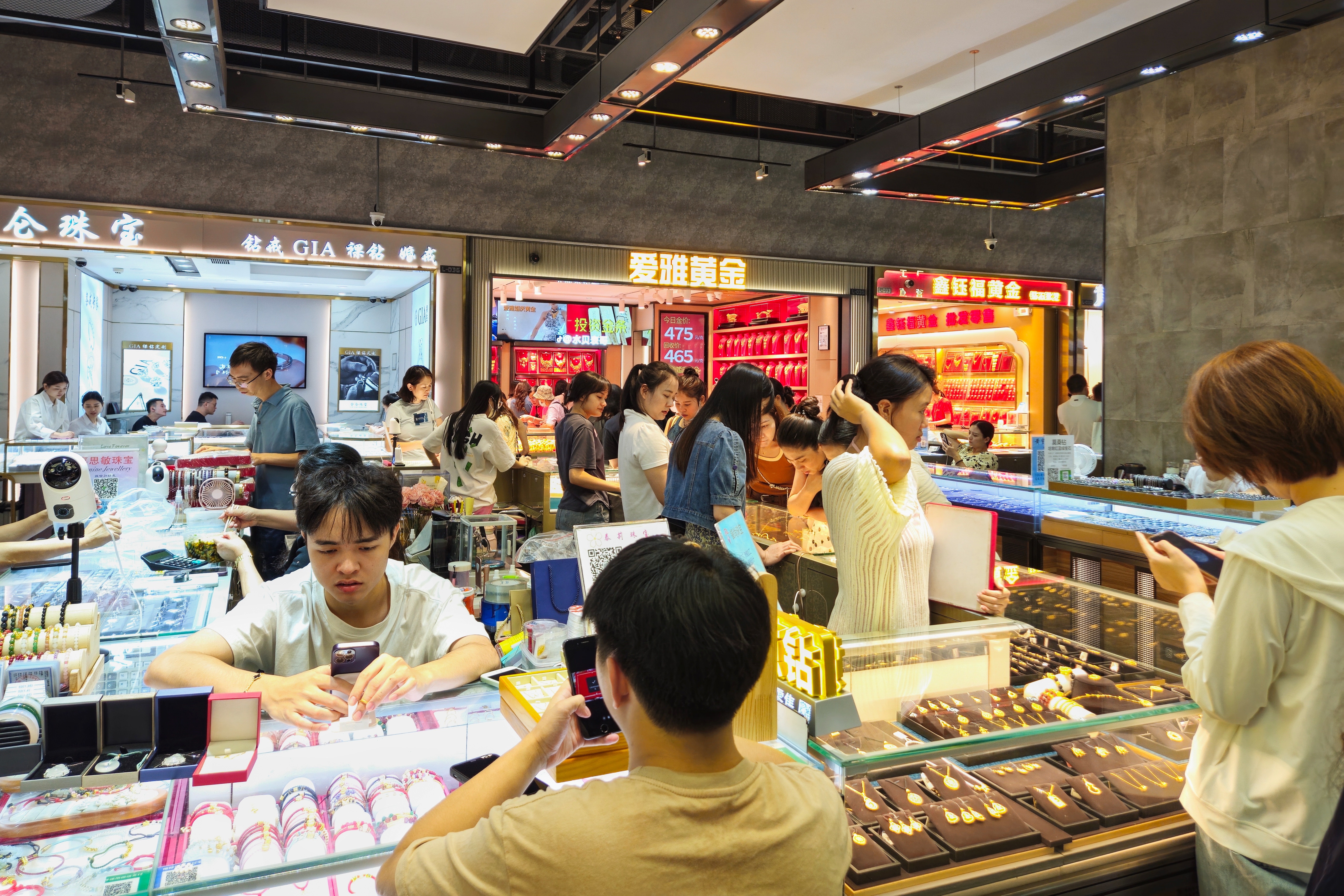 來港買黃金回深圳轉售傳日賺7000元深圳店證有人賺中港差價