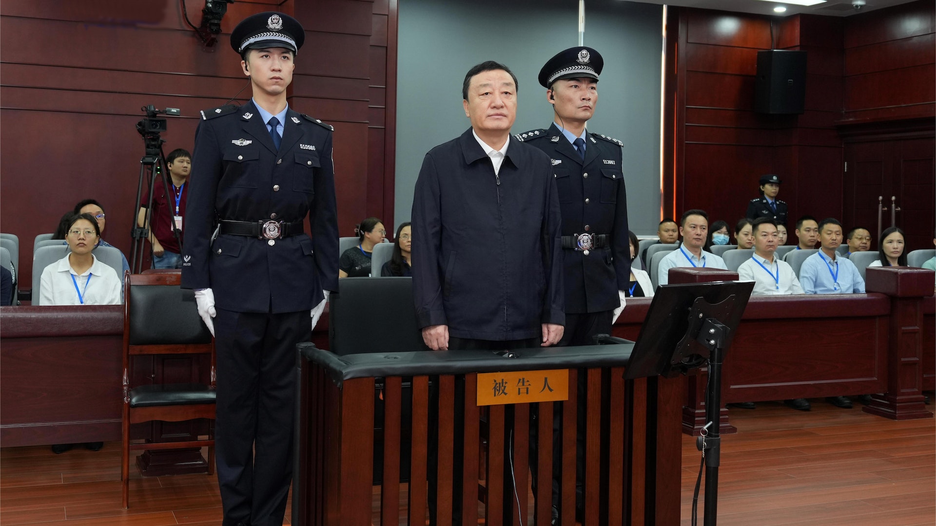 國家糧儲局原局長張務鋒受賄逾千萬 法院開庭一審擇期宣判 國家糧儲局原局長張務鋒受賄逾千萬 法院開庭一審擇期宣判