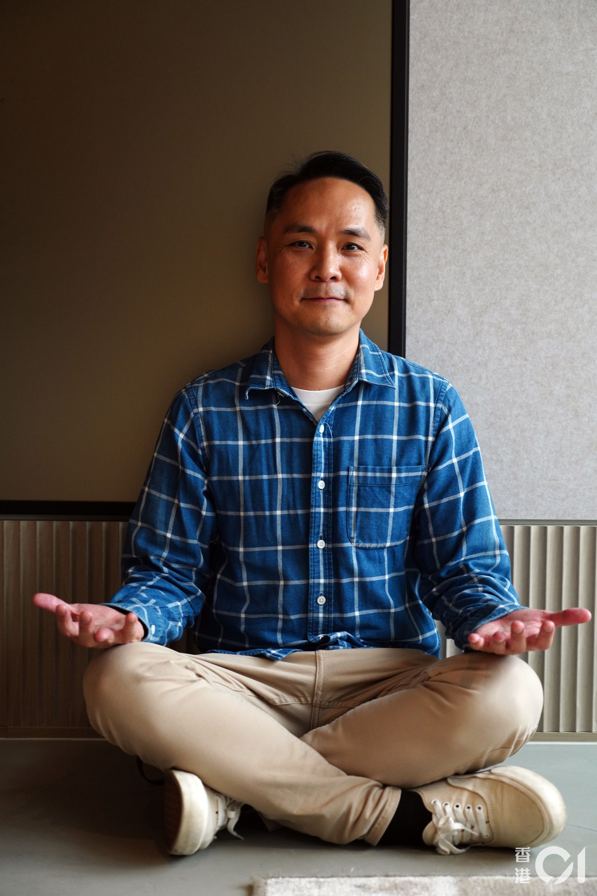 區焯文表示將逆境變為喜劇是棟篤笑的精神,亦是自己的人生哲學。(莫匡堯 攝) 區焯文表示將逆境變為喜劇是棟篤笑的精神,亦是自己的人生哲學。(莫匡堯 攝)