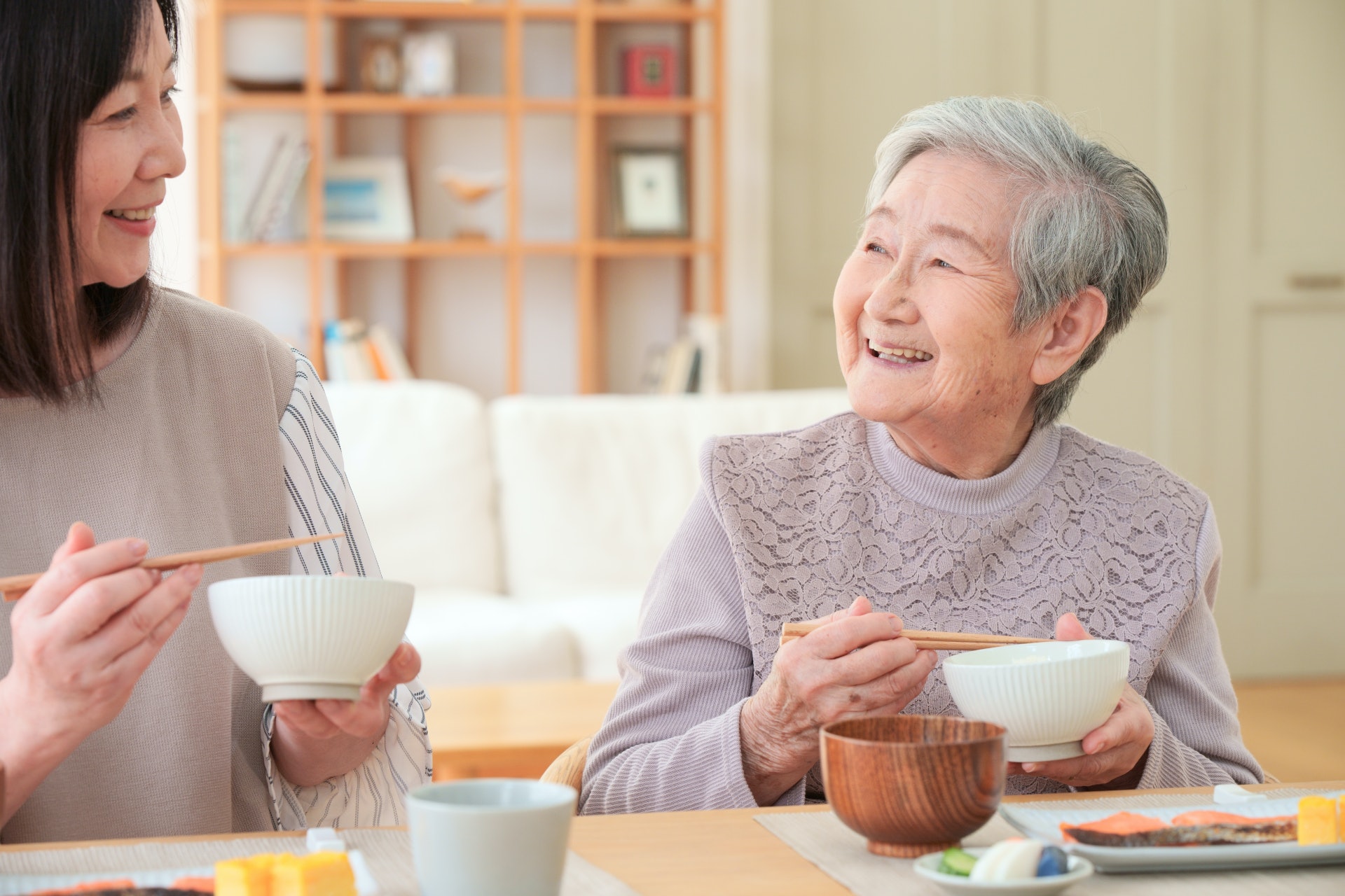 日本專門研究長者健康的醫學博士平澤精一在著作《70歲的營養學》中指出長者因為食慾欠佳、精力下降,簡化餐飲,容易導致營養不良,加速身體老化 。(pexels) 日本專門研究長者健康的醫學博士平澤精一在著作《70歲的營養學》中指出長者因為食慾欠佳、精力下降,簡化餐飲,容易導致營養不良,加速身體老化 。(pexels)