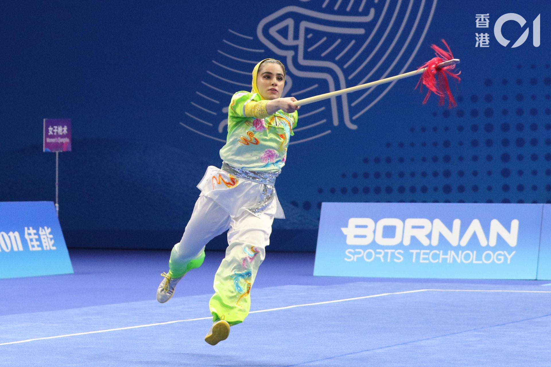 杭州亞運.武術︱劍術棍術全能賽事,伊朗女將Zahra Kiani成為全場焦點。(袁志浩攝) 杭州亞運.武術︱劍術棍術全能賽事,伊朗女將Zahra Kiani成為全場焦點。(袁志浩攝)