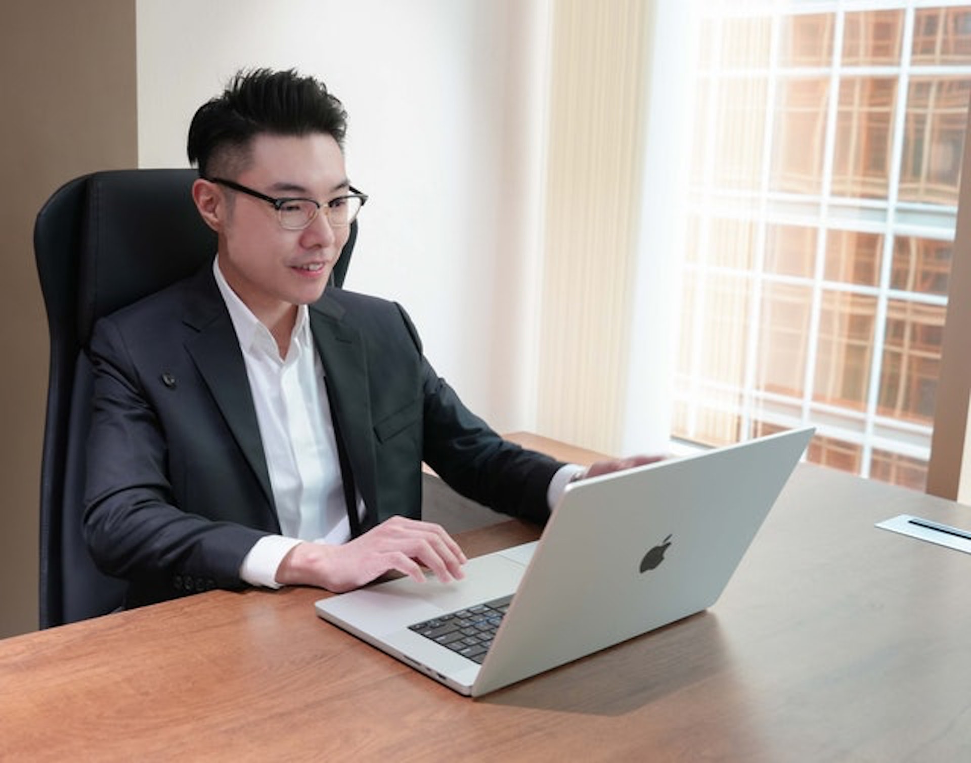 JPEX林作陈怡落案｜协助宣传平台被检控网红及OTC负责人名单