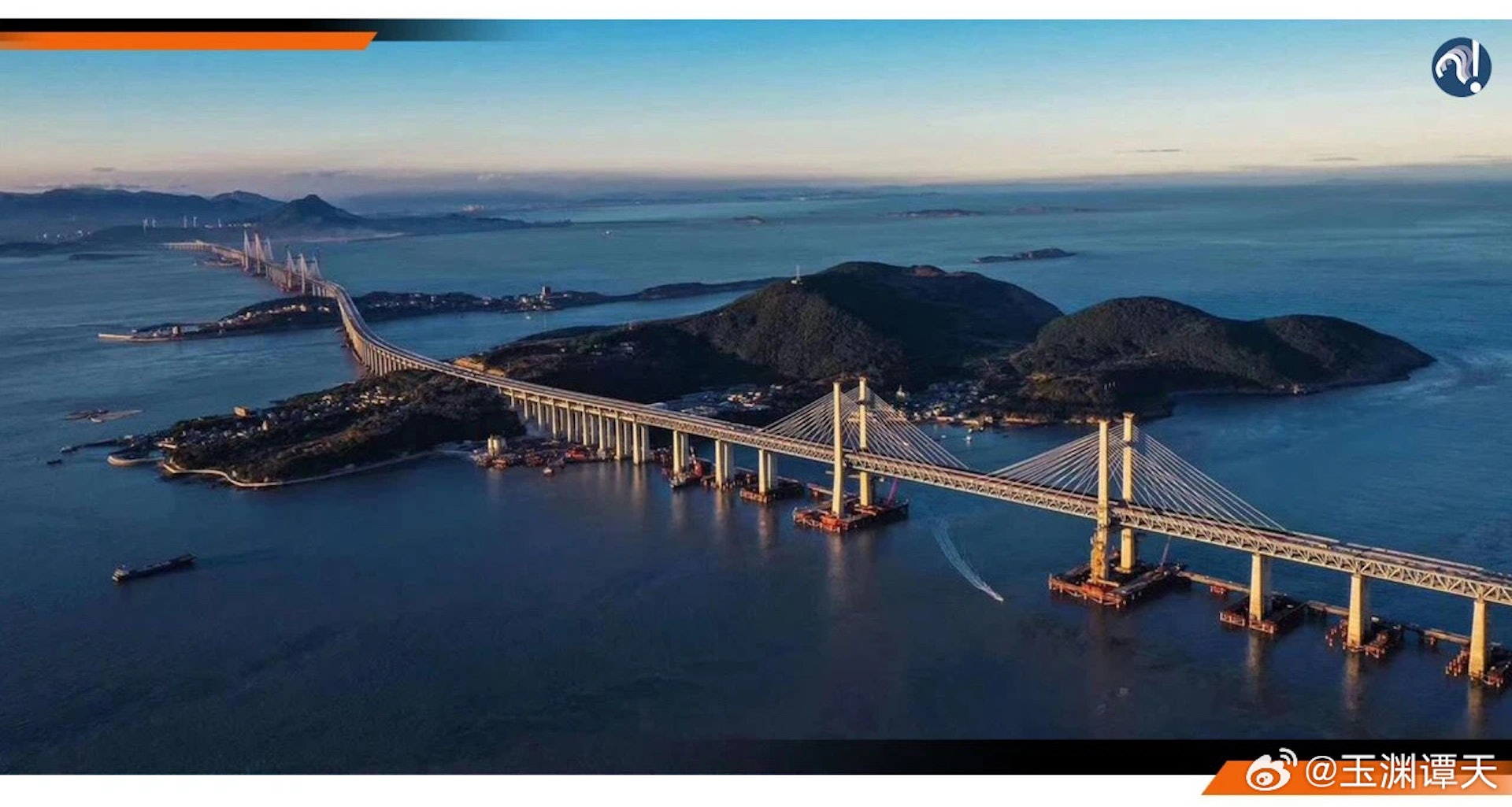 平潭海峽公鐵大橋是中國首座公鐵兩用跨海大橋,也是「十三五」規劃中北京至台灣高鐵的先期工程。(微博@玉淵譚天) 平潭海峽公鐵大橋是中國首座公鐵兩用跨海大橋,也是「十三五」規劃中北京至台灣高鐵的先期工程。(微博@玉淵譚天)