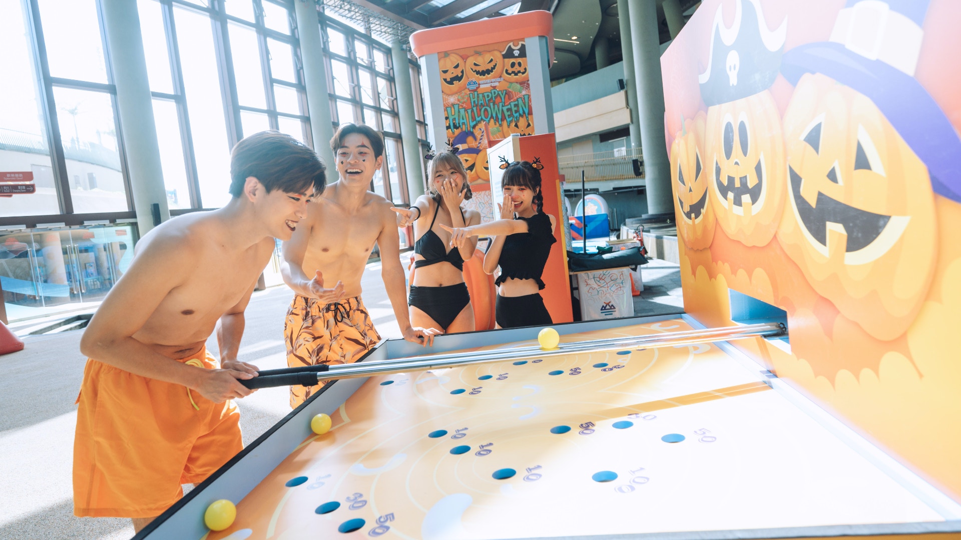 海洋公園水上樂園哈囉喂 - 鬼馬水上南瓜祭(海洋公園提供) 海洋公園水上樂園哈囉喂 - 鬼馬水上南瓜祭(海洋公園提供)